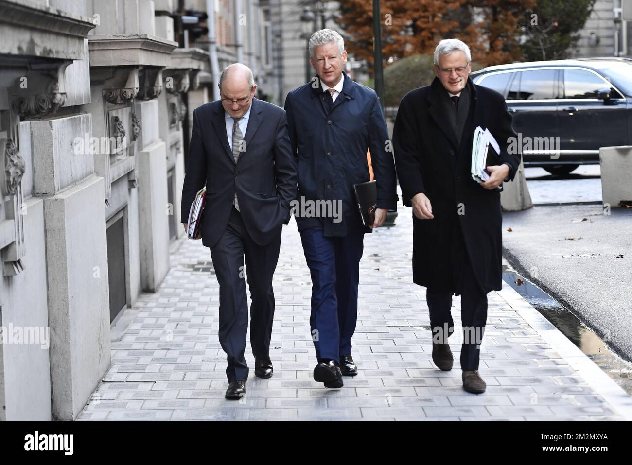 Justizminister Koen Geens, Minister für Inneres und Außenhandel Pieter De Crem und Vizepremierminister und Minister für Beschäftigung, Wirtschaft, Verbraucherfragen und Chancengleichheit, Kris Peeters, kommen am Sonntag, den 09. Dezember 2018, zu einer Tagung des ministerrates der Bundesregierung in Brüssel. Die flämische nationalistische Partei N-VA verließ gestern den ministerrat der Bundesregierung. Sie konnten den Globalen Migrationspakt der Vereinten Nationen nicht akzeptieren. Der König hat den Rücktritt der fünf N-VA-Minister von der Regierung Michel akzeptiert. BELGA FOTO DIRK WAEM Stockfoto