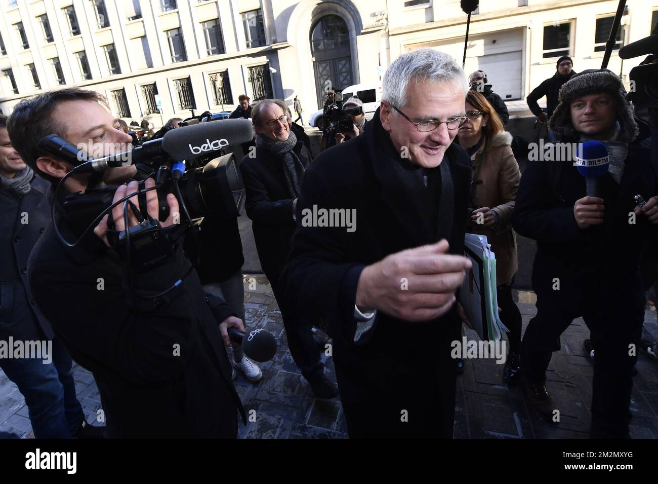 Der stellvertretende Ministerpräsident und Minister für Beschäftigung, Wirtschaft, Verbraucherschutz und Chancengleichheit, Kris Peeters, kommt am Sonntag, den 09. Dezember 2018, zu einer ministertagung des bundesregierungsrates in Brüssel. Die flämische nationalistische Partei N-VA verließ gestern den ministerrat der Bundesregierung. Sie konnten den Globalen Migrationspakt der Vereinten Nationen nicht akzeptieren. Der König hat den Rücktritt der fünf N-VA-Minister von der Regierung Michel akzeptiert. BELGA FOTO DIRK WAEM Stockfoto