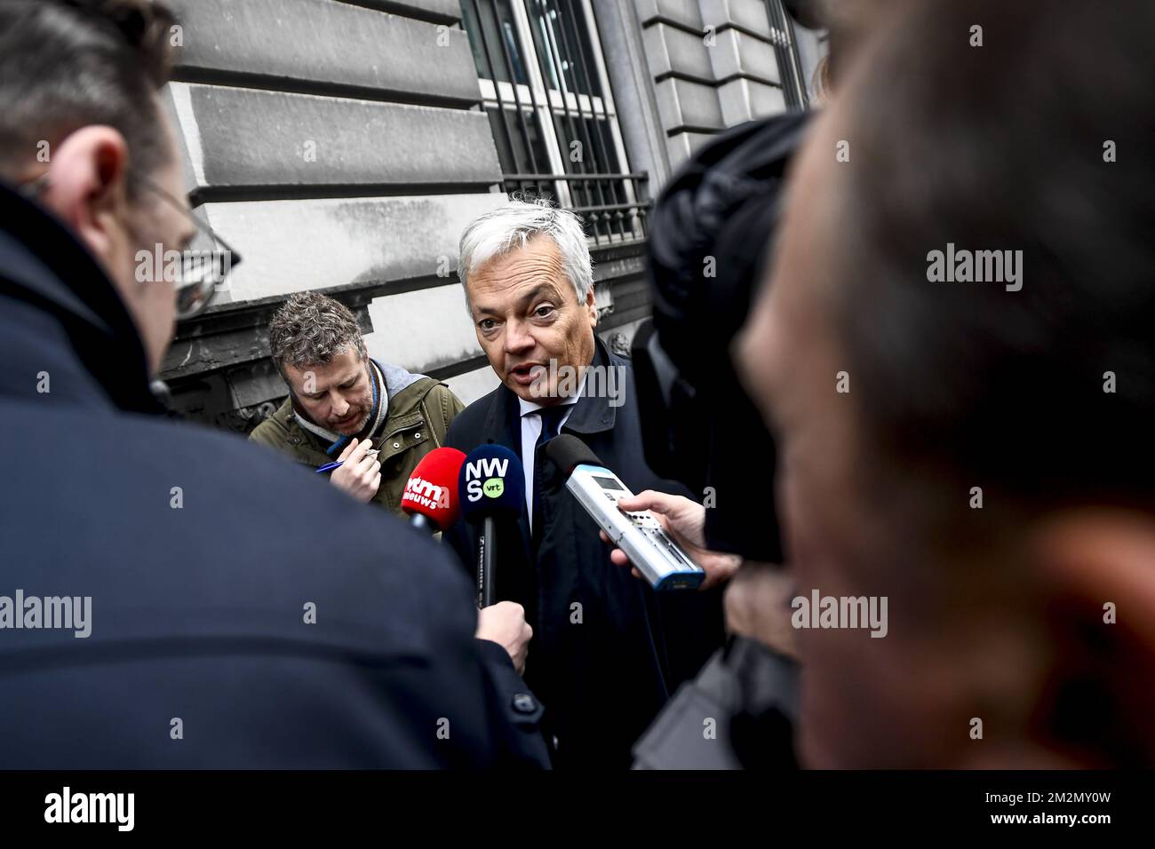 Der stellvertretende Premierminister und Außenminister Didier Reynders spricht mit der Presse in marge über eine ministertagung der Bundesregierung am Sonntag, den 09. Dezember 2018 in Brüssel. Die flämische nationalistische Partei N-VA verließ gestern den ministerrat der Bundesregierung. Sie konnten den Globalen Migrationspakt der Vereinten Nationen nicht akzeptieren. Der König hat den Rücktritt der fünf N-VA-Minister von der Regierung Michel akzeptiert. BELGA FOTO DIRK WAEM Stockfoto
