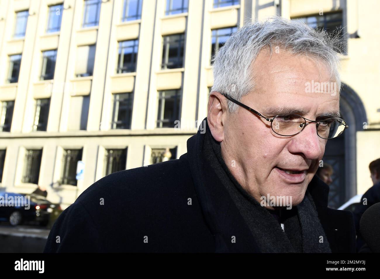 Der stellvertretende Ministerpräsident und Minister für Beschäftigung, Wirtschaft, Verbraucherschutz und Chancengleichheit, Kris Peeters, kommt am Sonntag, den 09. Dezember 2018, zu einer ministertagung des bundesregierungsrates in Brüssel. Die flämische nationalistische Partei N-VA verließ gestern den ministerrat der Bundesregierung. Sie konnten den Globalen Migrationspakt der Vereinten Nationen nicht akzeptieren. Der König hat den Rücktritt der fünf N-VA-Minister von der Regierung Michel akzeptiert. BELGA FOTO DIRK WAEM Stockfoto