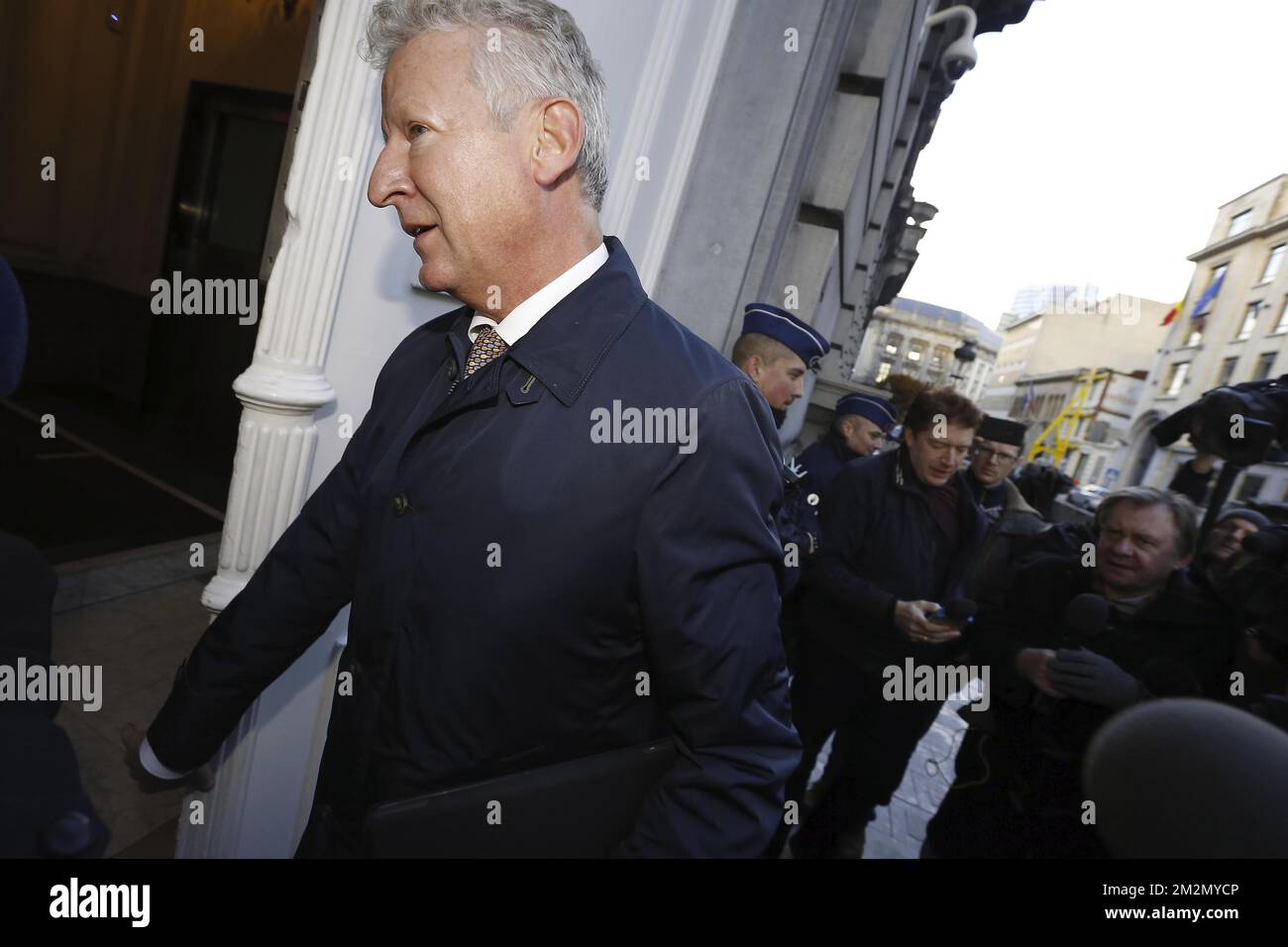 Der Minister für Inneres und Außenhandel, Pieter De Crem, trifft am Sonntag, den 09. Dezember 2018, zu einer Tagung des ministerrates der Bundesregierung in Brüssel ein. Die flämische nationalistische Partei N-VA verließ gestern den ministerrat der Bundesregierung. Sie konnten den Globalen Migrationspakt der Vereinten Nationen nicht akzeptieren. Der König hat den Rücktritt der fünf N-VA-Minister von der Regierung Michel akzeptiert. BELGA FOTO NICOLAS MAETERLINCK Stockfoto