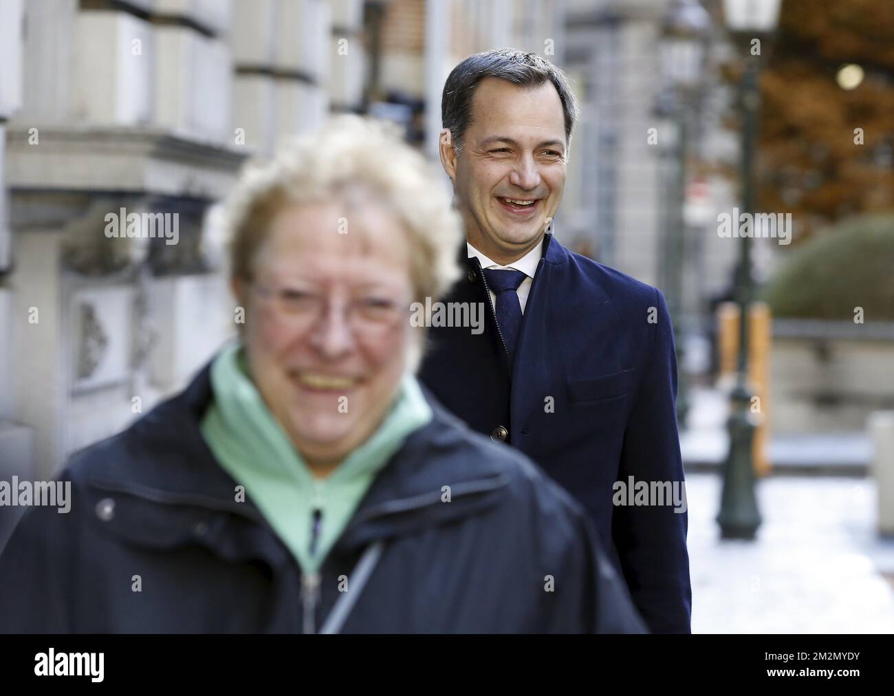 Der Minister für Entwicklung der Zusammenarbeit, Digitale Agenda, Postdienste und Finanzen Alexander De Croo trifft am Sonntag, den 09. Dezember 2018, zu einer Tagung des ministerrates der Bundesregierung in Brüssel ein. Die flämische nationalistische Partei N-VA verließ gestern den ministerrat der Bundesregierung. Sie konnten den Globalen Migrationspakt der Vereinten Nationen nicht akzeptieren. Der König hat den Rücktritt der fünf N-VA-Minister von der Regierung Michel akzeptiert. BELGA FOTO NICOLAS MAETERLINCK Stockfoto