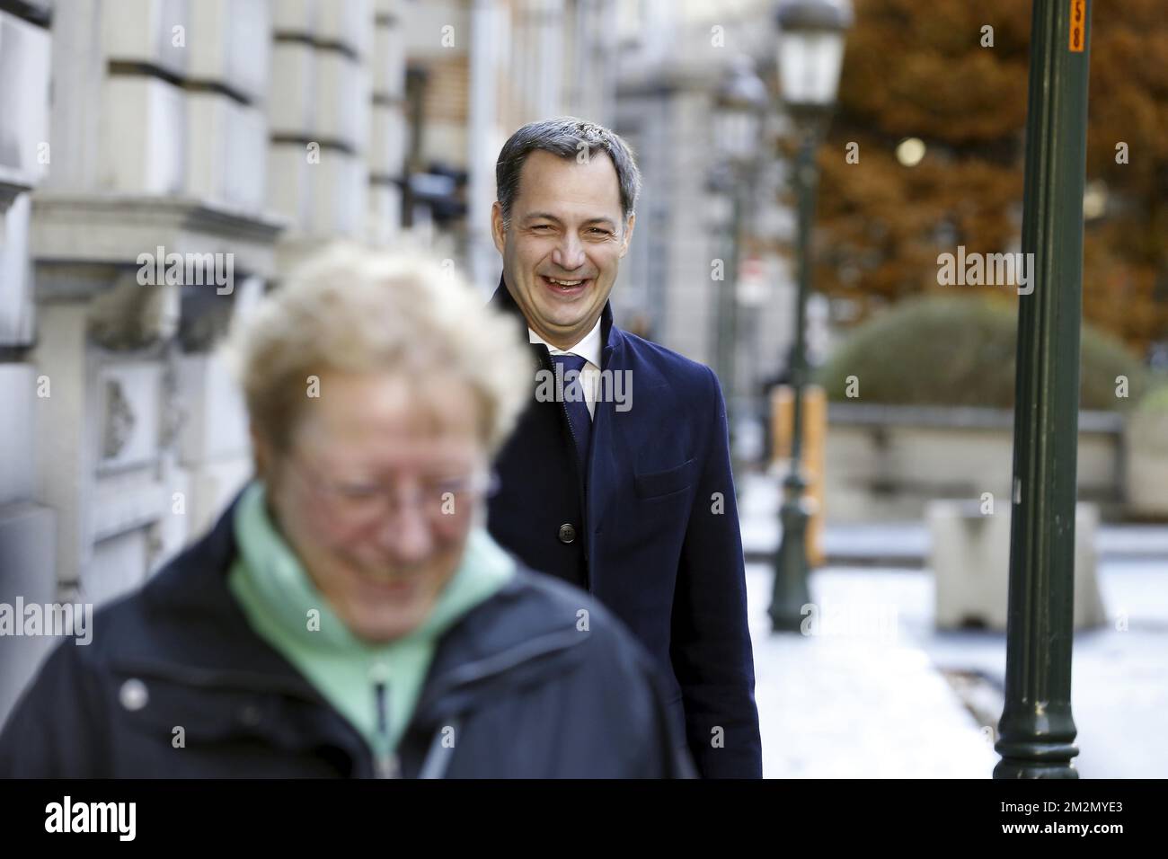 Der Minister für Entwicklung der Zusammenarbeit, Digitale Agenda, Postdienste und Finanzen Alexander De Croo trifft am Sonntag, den 09. Dezember 2018, zu einer Tagung des ministerrates der Bundesregierung in Brüssel ein. Die flämische nationalistische Partei N-VA verließ gestern den ministerrat der Bundesregierung. Sie konnten den Globalen Migrationspakt der Vereinten Nationen nicht akzeptieren. Der König hat den Rücktritt der fünf N-VA-Minister von der Regierung Michel akzeptiert. BELGA FOTO NICOLAS MAETERLINCK Stockfoto