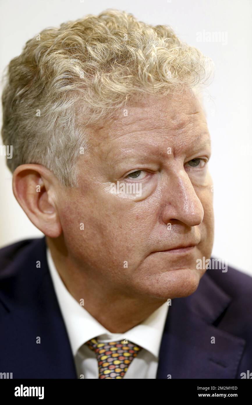 Der Minister für Inneres und Außenhandel, Pieter De Crem, wurde auf einer Pressekonferenz nach einer Tagung des ministerrates der Bundesregierung am Sonntag, den 09. Dezember 2018 in Brüssel fotografiert. Die flämische nationalistische Partei N-VA verließ gestern den ministerrat der Bundesregierung. Sie konnten den Globalen Migrationspakt der Vereinten Nationen nicht akzeptieren. Der König hat den Rücktritt der fünf N-VA-Minister von der Regierung Michel akzeptiert. Die Zuständigkeit der Minister der NVA wurde den Ministern und Staatssekretären übertragen, die Minister wurden. BELGA FOTO NICOLAS MAETERLINCK Stockfoto
