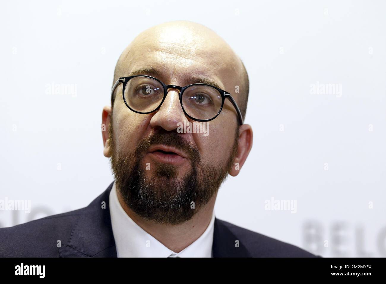Der belgische Ministerpräsident Charles Michel nahm am Sonntag, den 09. Dezember 2018, auf einer Pressekonferenz nach einer Tagung des ministerrates der Bundesregierung in Brüssel das Bild auf. Die flämische nationalistische Partei N-VA verließ gestern den ministerrat der Bundesregierung. Sie konnten den Globalen Migrationspakt der Vereinten Nationen nicht akzeptieren. Der König hat den Rücktritt der fünf N-VA-Minister von der Regierung Michel akzeptiert. Die Zuständigkeit der Minister der NVA wurde den Ministern und Staatssekretären übertragen, die Minister wurden. BELGA FOTO NICOLAS MAETERLINCK Stockfoto