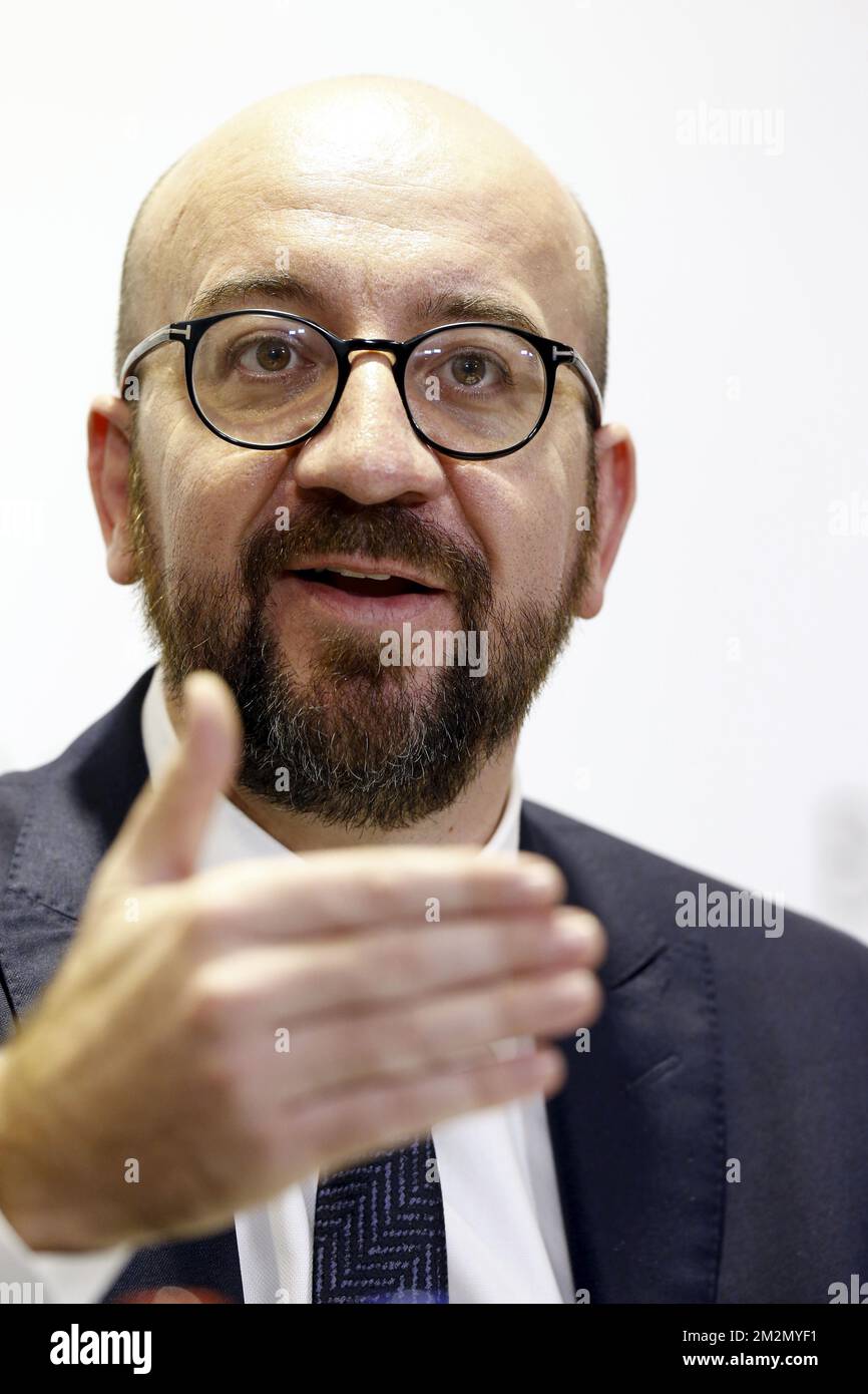 Der belgische Ministerpräsident Charles Michel nahm am Sonntag, den 09. Dezember 2018, auf einer Pressekonferenz nach einer Tagung des ministerrates der Bundesregierung in Brüssel das Bild auf. Die flämische nationalistische Partei N-VA verließ gestern den ministerrat der Bundesregierung. Sie konnten den Globalen Migrationspakt der Vereinten Nationen nicht akzeptieren. Der König hat den Rücktritt der fünf N-VA-Minister von der Regierung Michel akzeptiert. Die Zuständigkeit der Minister der NVA wurde den Ministern und Staatssekretären übertragen, die Minister wurden. BELGA FOTO NICOLAS MAETERLINCK Stockfoto
