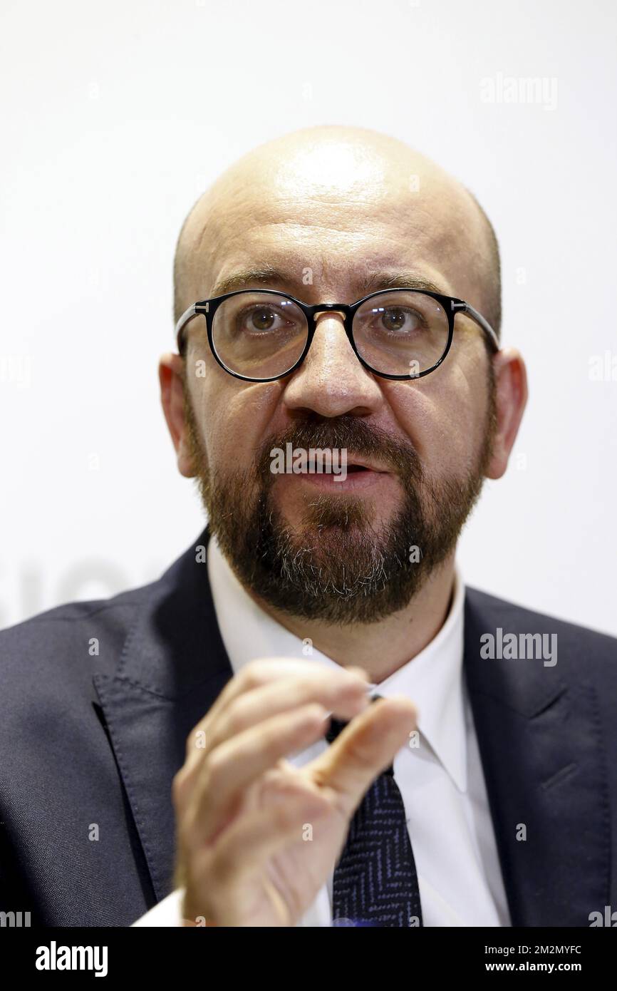 Der belgische Ministerpräsident Charles Michel nahm am Sonntag, den 09. Dezember 2018, auf einer Pressekonferenz nach einer Tagung des ministerrates der Bundesregierung in Brüssel das Bild auf. Die flämische nationalistische Partei N-VA verließ gestern den ministerrat der Bundesregierung. Sie konnten den Globalen Migrationspakt der Vereinten Nationen nicht akzeptieren. Der König hat den Rücktritt der fünf N-VA-Minister von der Regierung Michel akzeptiert. Die Zuständigkeit der Minister der NVA wurde den Ministern und Staatssekretären übertragen, die Minister wurden. BELGA FOTO NICOLAS MAETERLINCK Stockfoto