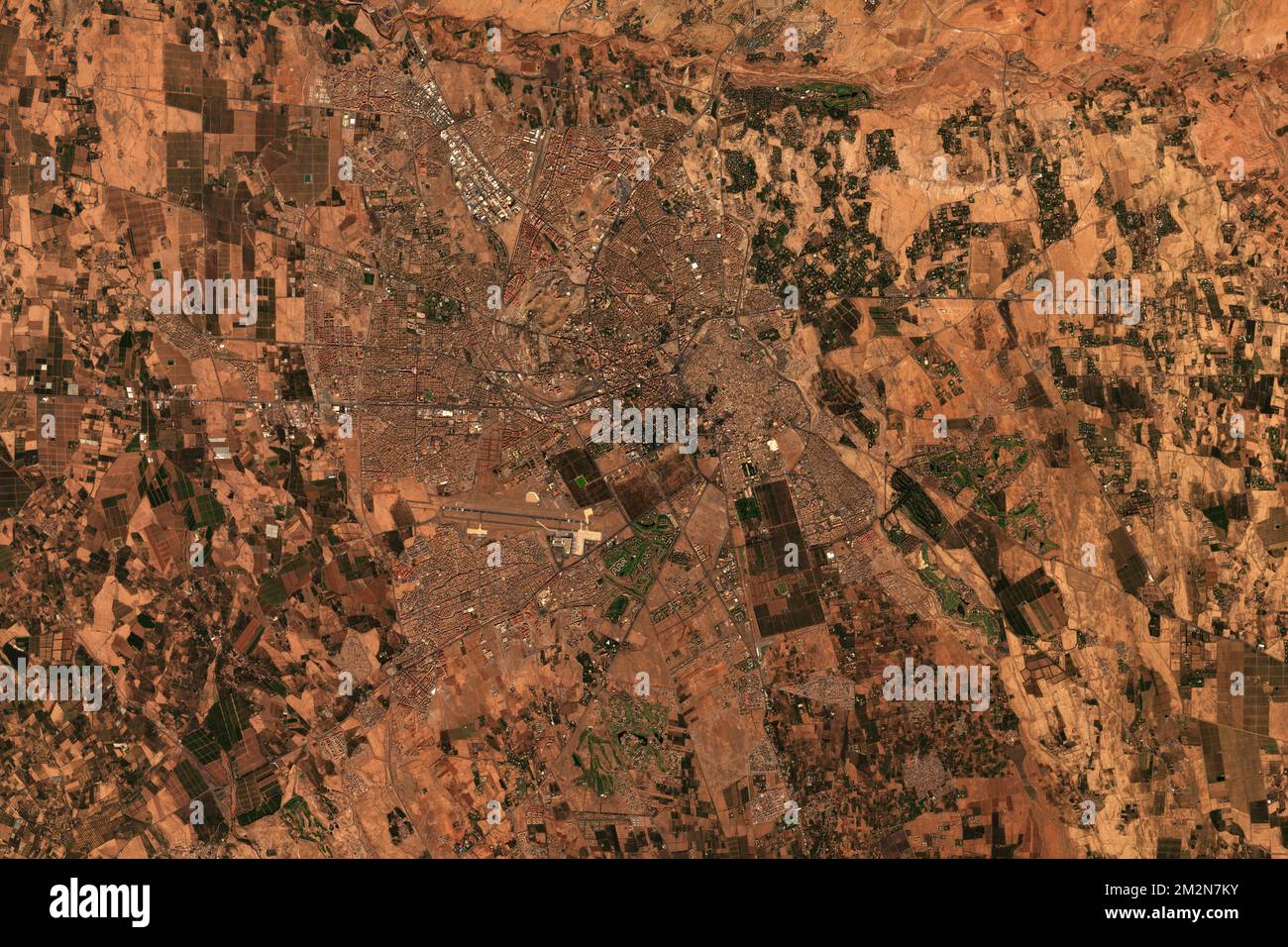 Hochauflösendes Satellitenbild von Marrakesch in Marokko – enthält modifizierte Copernicus-Sentinel-Daten (2022) Stockfoto