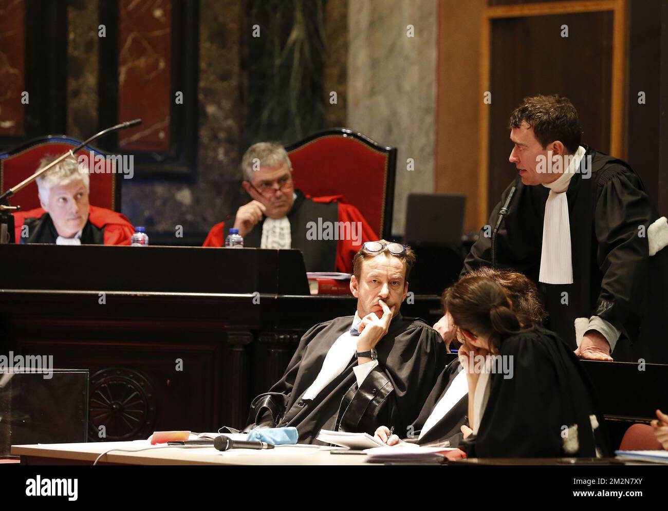 Prosector General Yves Moreau, Bernard Michel und Rechtsanwalt Sebastien Courtoy, Foto während einer Vorsitzung des Prozesses wegen des Terroranschlags im Jüdischen Museum in Brüssel im Brüsseler Justizpalast am Donnerstag, den 20. Dezember 2018 in Brüssel. Nemmouche und Bendrer werden beschuldigt, am 24. Mai 2014 im Jüdischen Museum in Brüssel einen Terroranschlag begangen zu haben, bei dem vier Menschen getötet wurden. BELGA-FOTOPOOL Stockfoto