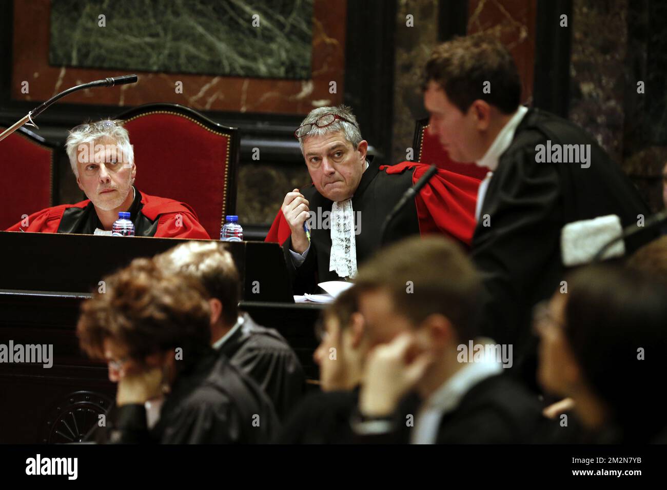 Prosector General Yves Moreau, Bernard Michel und Rechtsanwalt Sebastien Courtoy, Foto während einer Vorsitzung des Prozesses wegen des Terroranschlags im Jüdischen Museum in Brüssel im Brüsseler Justizpalast am Donnerstag, den 20. Dezember 2018 in Brüssel. Nemmouche und Bendrer werden beschuldigt, am 24. Mai 2014 im Jüdischen Museum in Brüssel einen Terroranschlag begangen zu haben, bei dem vier Menschen getötet wurden. BELGA-FOTOPOOL Stockfoto