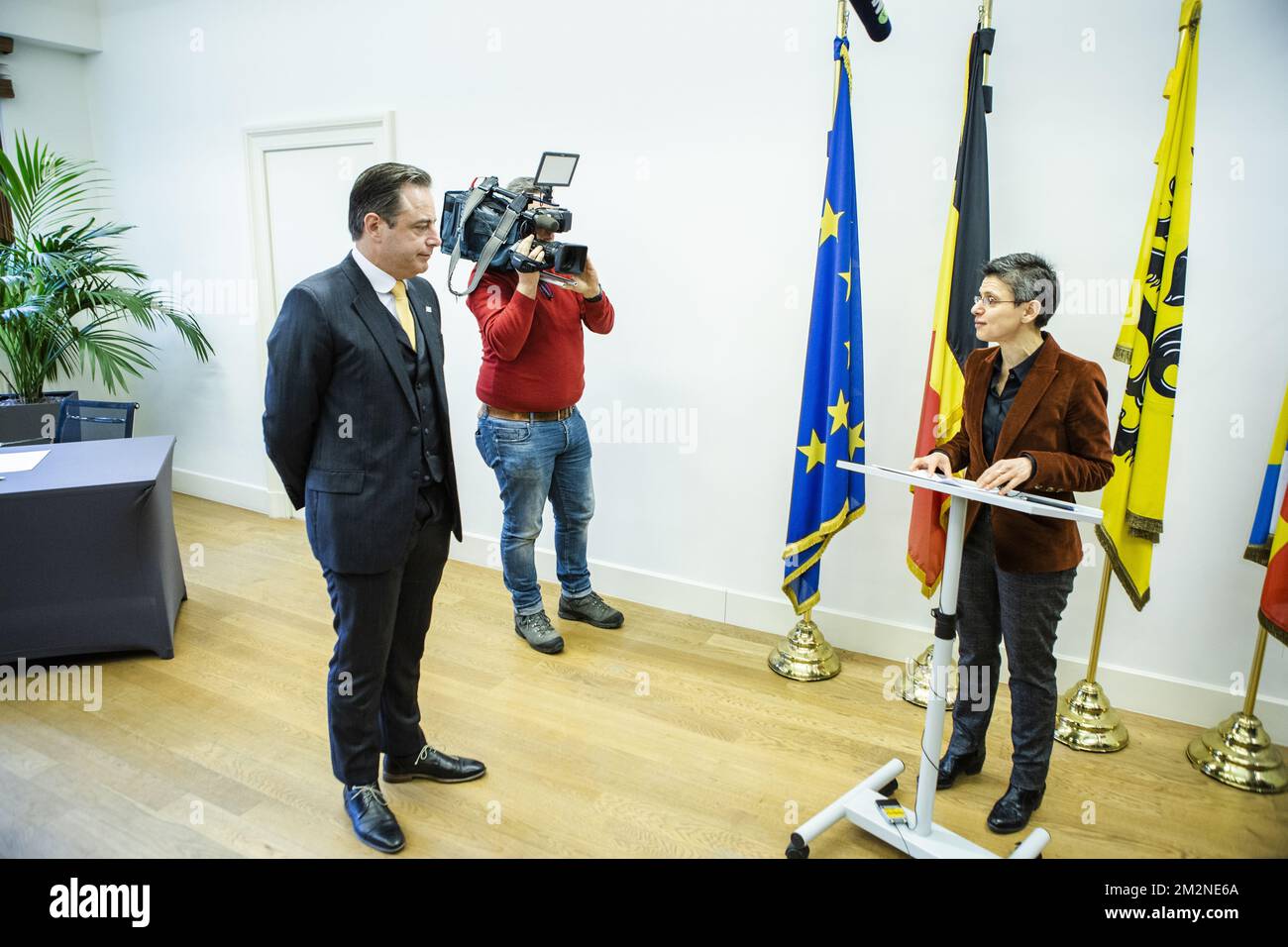Antwerpener Bürgermeister Bart De Wever und Gouverneur der Provinz Antwerpen, Cathy Berx, die während der Eide für den Bürgermeister von Antwerpen in der Provinz Antwerpen am Freitag, den 04. Januar 2019 in Antwerpen fotografiert wurden. BELGA FOTO WIM KEMPENAERS Stockfoto