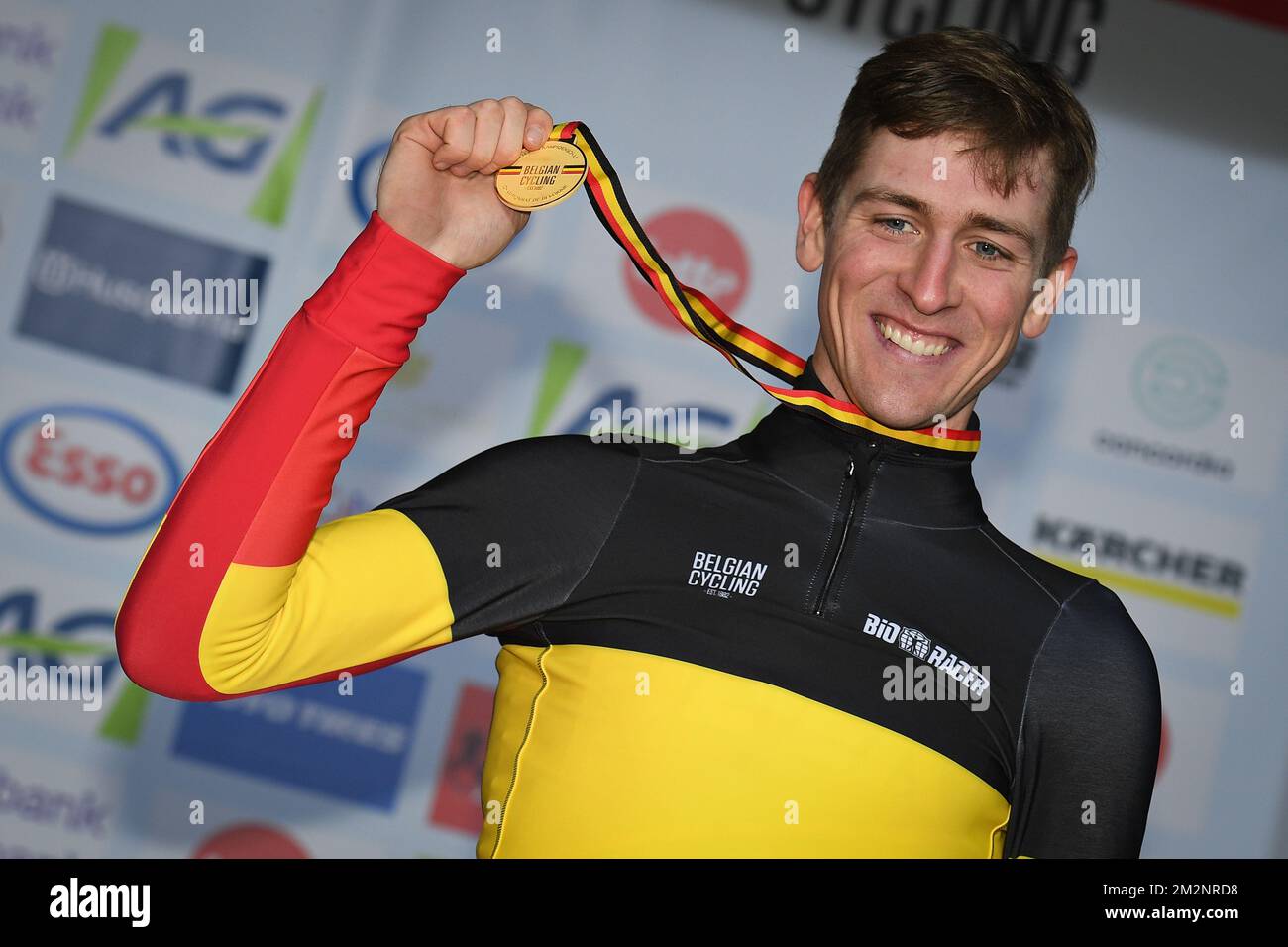 Der Belgische Toon Aerts , Gewinner Der Goldmedaille, Feiert Auf Dem ...