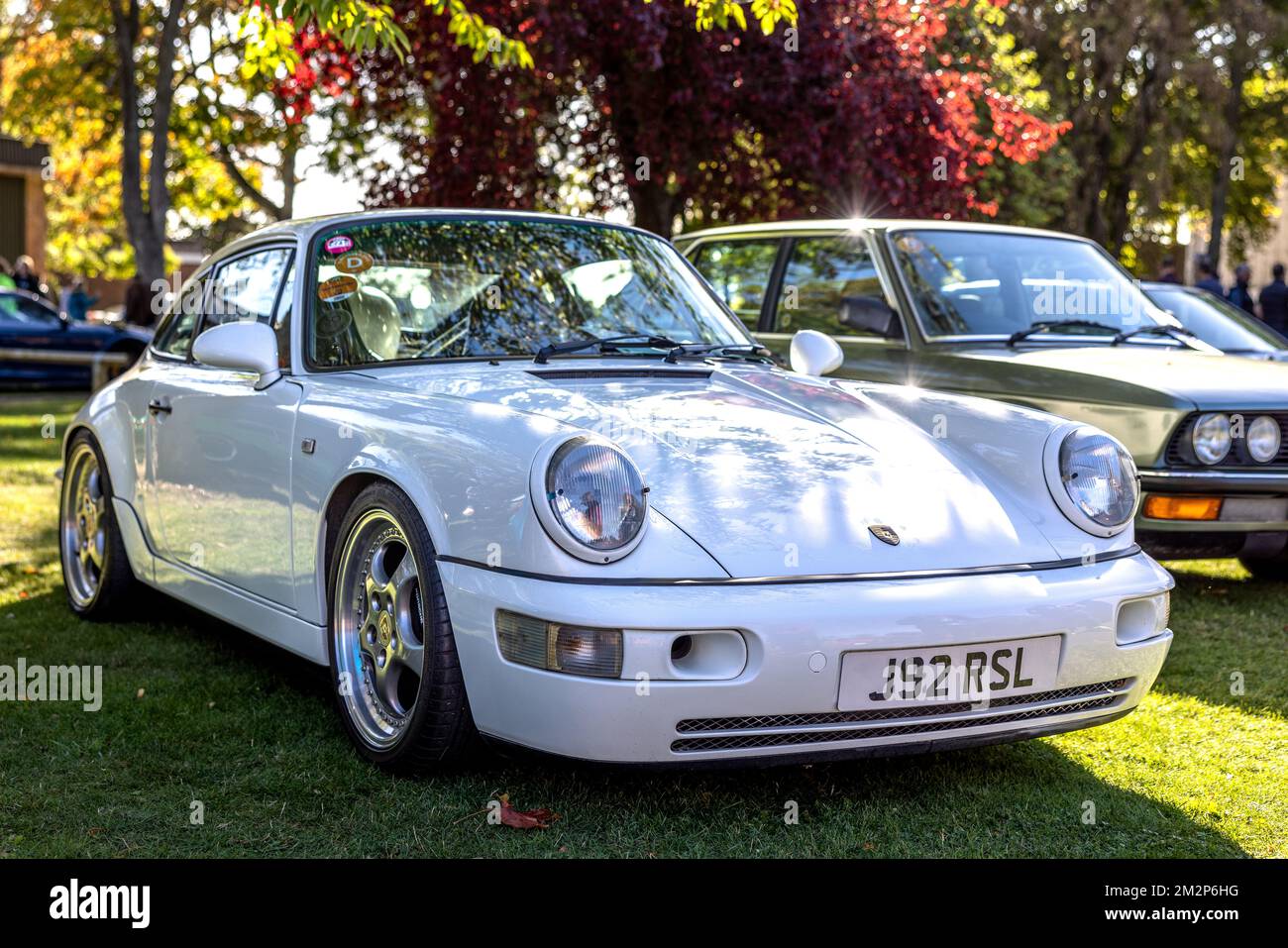 1991 Porsche 911 RS „J92 RSL“ auf der Oktober-Scramble im Bicester Heritage Centre am 9.. Oktober 2022. Stockfoto