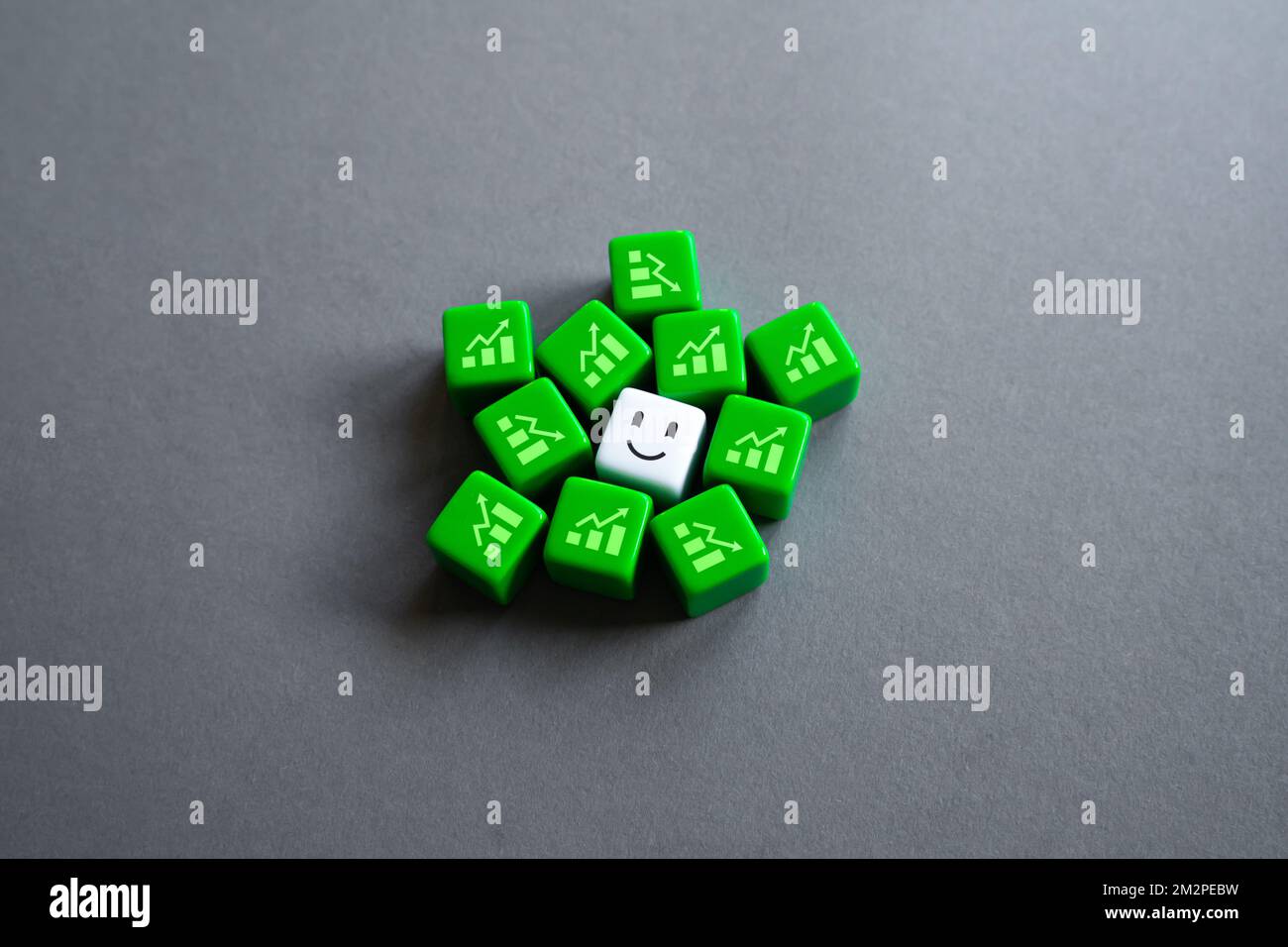 Finanzieller Erfolg. Profitables Geschäft. Gute Verkäufe, hohe Einnahmen. Richtiges Geschäftsgebaren. Hohe Produktivität. Verdienen Sie sich Ihre Investitionen. Favorabl Stockfoto