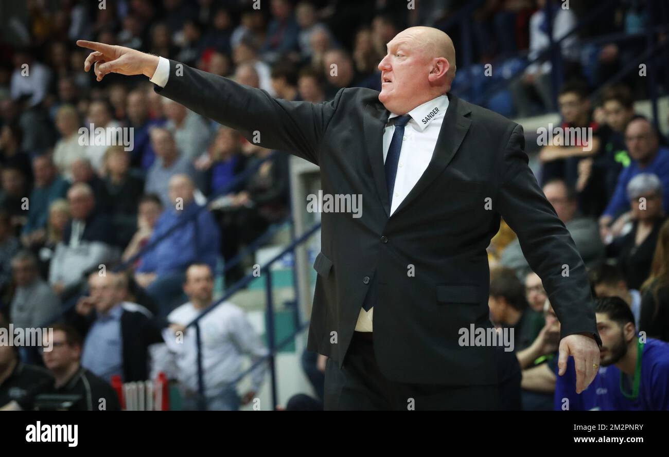 Mons Cheftrainer Daniel Goethals Gesten während des Basketballspiels zwischen Mons-Hainaut und Spirou-Charleroi am Samstag, den 16. Februar 2019 in Mons, am 17. Tag des belgischen Korbwettbewerbs „EuroMillions League“. BELGA PHOTO VIRGINIE LEFOUR Stockfoto