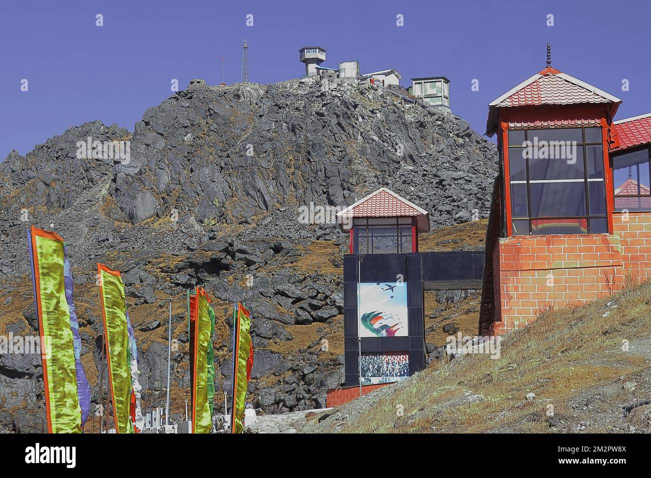 Internationale Grenze und eigentliche Kontrolllinie zwischen indien und china am nathu la Pass wird das erbitterte Schlachtfeld von 1967 zu einem beliebten Touristenziel Stockfoto