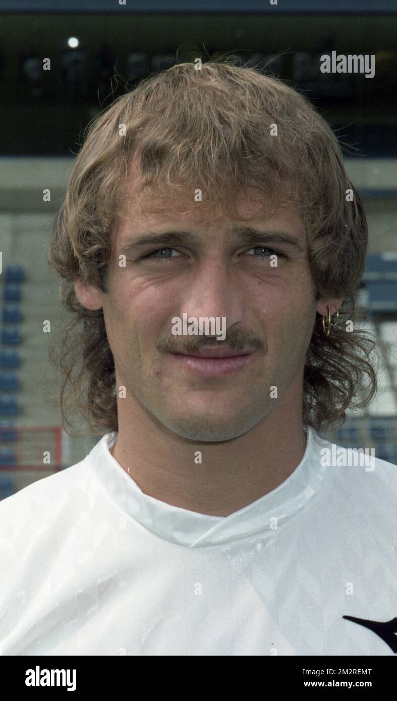 Der belgische Stürmer Patrick Goots posiert für den Fotografen beim Saisonfoto von KRC Genk, Freitag, den 26. Juli 1991. BELGA FOTOARCHIV Stockfoto