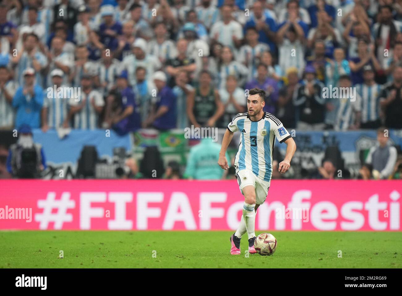 Nicolas Tagliafico aus Argentinien spielte während des FIFA-Weltmeisterschafts-2022-Spiels Katar, Halbfinale zwischen Argentinien und Kroatien, am 13. Dezember 2022 in Lusail, Katar, im Lusail Stadium. (Foto: Bagu Blanco / PRESSIN) Stockfoto