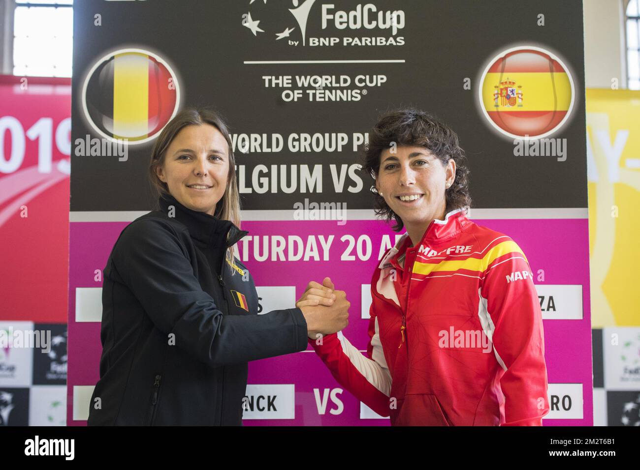 Belgische Kirsten Flipkens und die spanische Carla Suarez Navarro posieren für den Fotografen auf der Pressekonferenz mit der Verlosung der Tennisspiele der Fed Cup World Group zwischen Belgien und Spanien am Freitag, den 19. April 2019 in Kortrijk. Die beiden Teams treffen sich dieses Wochenende. BELGA FOTO LAURIE DIEFFEMBACQ Stockfoto