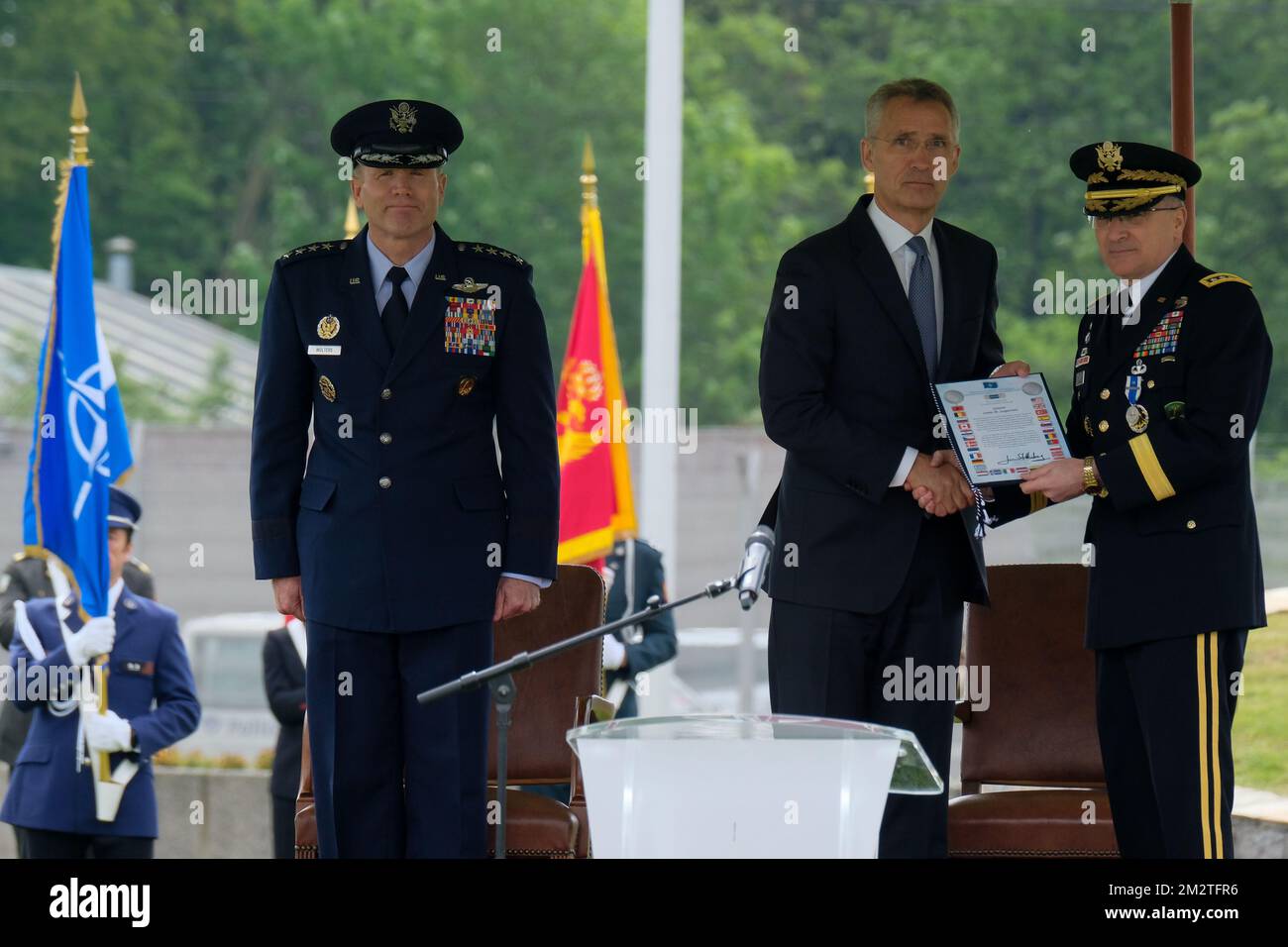 US-General Tod D. Wolters, NATO-Generalsekretär Jens Stoltenberg und Oberster Alliierter Befehlshaber der NATO, Curtis Scaparrotti, die bei einer feierlichen Ernennung des neuen Obersten Alliierten Befehlshabers Europa (SACEUR) im Shape (Oberstes Hauptquartier der Alliierten Mächte) in Casteau, Soignies, Freitag, 03. Mai 2019, abgebildet wurden. BELGA FOTO NICOLAS MAETERLINCK Stockfoto