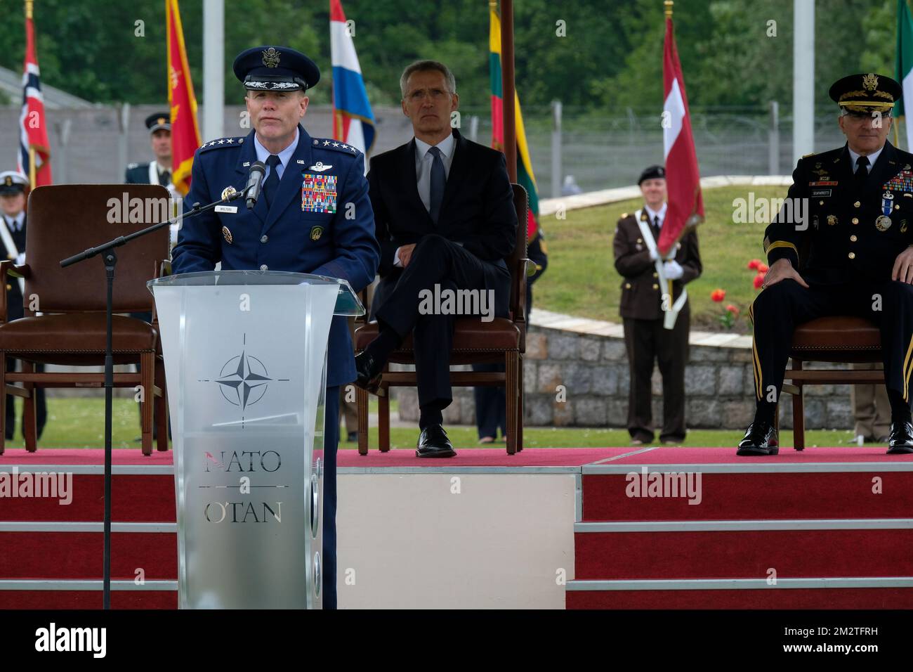 US-General Tod D. Wolters, NATO-Generalsekretär Jens Stoltenberg und Oberster Alliierter Befehlshaber der NATO, Curtis Scaparrotti, die bei einer feierlichen Ernennung des neuen Obersten Alliierten Befehlshabers Europa (SACEUR) im Shape (Oberstes Hauptquartier der Alliierten Mächte) in Casteau, Soignies, Freitag, 03. Mai 2019, abgebildet wurden. BELGA FOTO NICOLAS MAETERLINCK Stockfoto