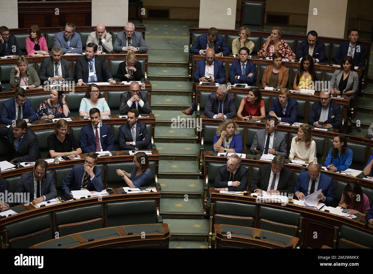 Das Bild zeigt die Eid-Zeremonie bei der Einsetzung des Plenums nach den Bundeswahlen vom vergangenen Monat, Donnerstag, den 20. Juni 2019, in Brüssel. 150 Bürger leisten den Eid, Mitglieder der Kammer für die 2019-2024. Legislaturperiode zu werden. BELGA FOTO YORICK JANSENS Stockfoto