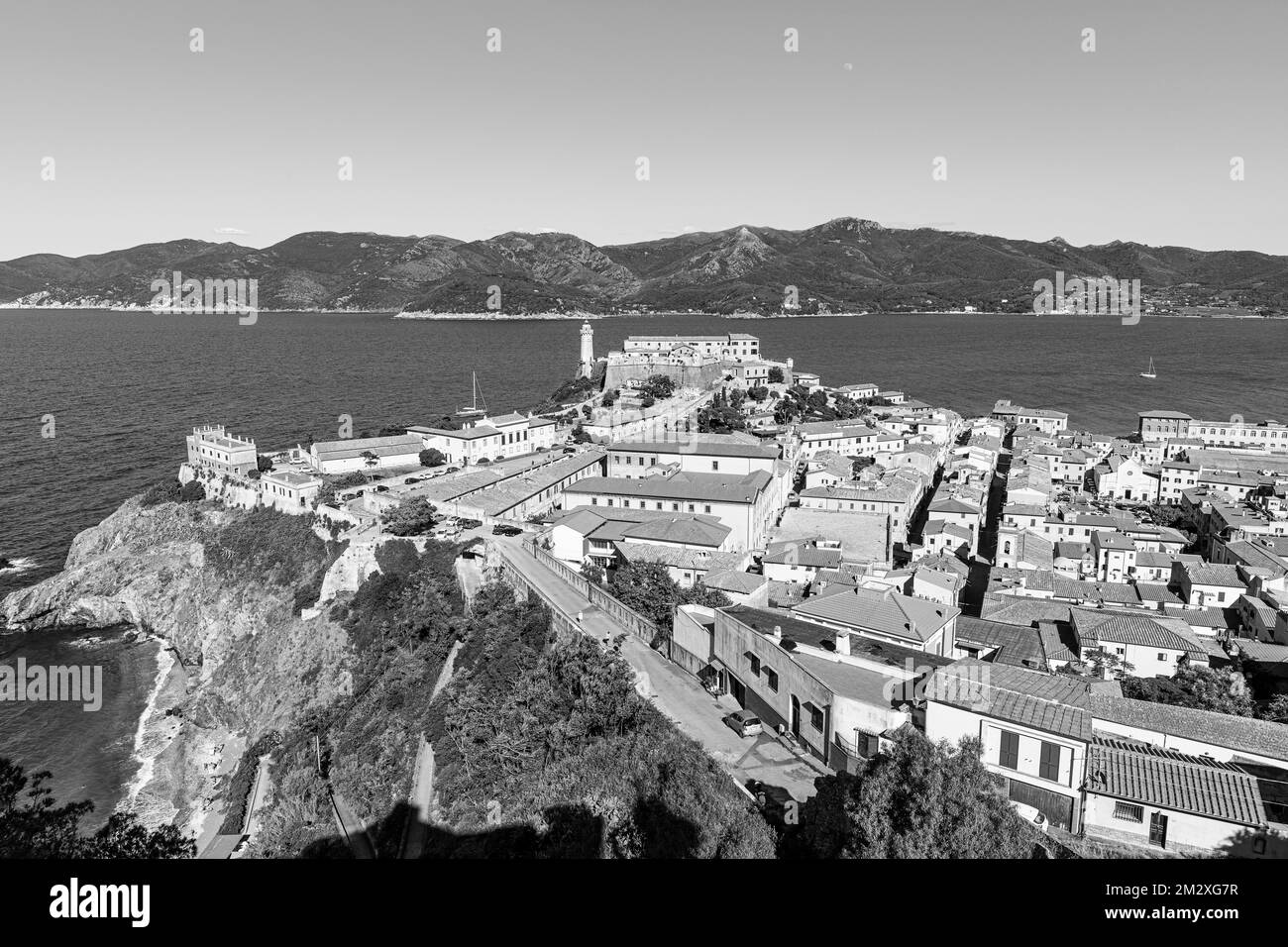 Blick von Forte Falcone nach Portoferraio mit Fortezze Medici und Forte Stella, Schwarzweißfoto, Elba, toskanisches Archipel, Toskana, Italien Stockfoto