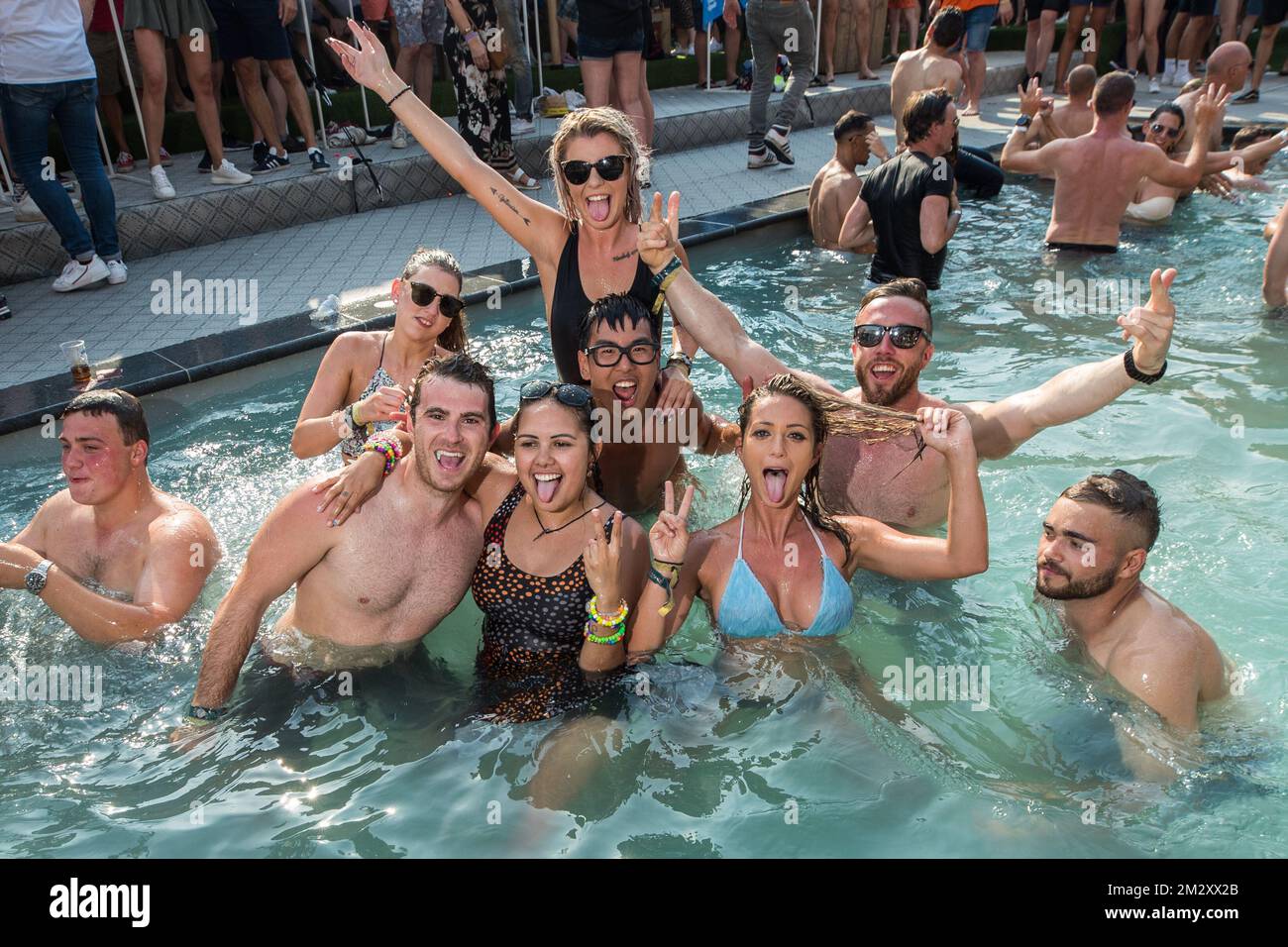 Poolparty auf der Versuz-Bühne am ersten Tag des zweiten Wochenendes des Musikfestivals Tomorrowland, Freitag, den 26. Juli 2019. Die 15.. Ausgabe des Elektronischen Musikfestivals Tomorrowland findet vom 19. Bis 21. Juli 2019 und vom 26. Bis 28. Juli 2019 im Gelände „De Schorre“ in Boom statt. BELGA FOTO DAVID PINTENS Stockfoto