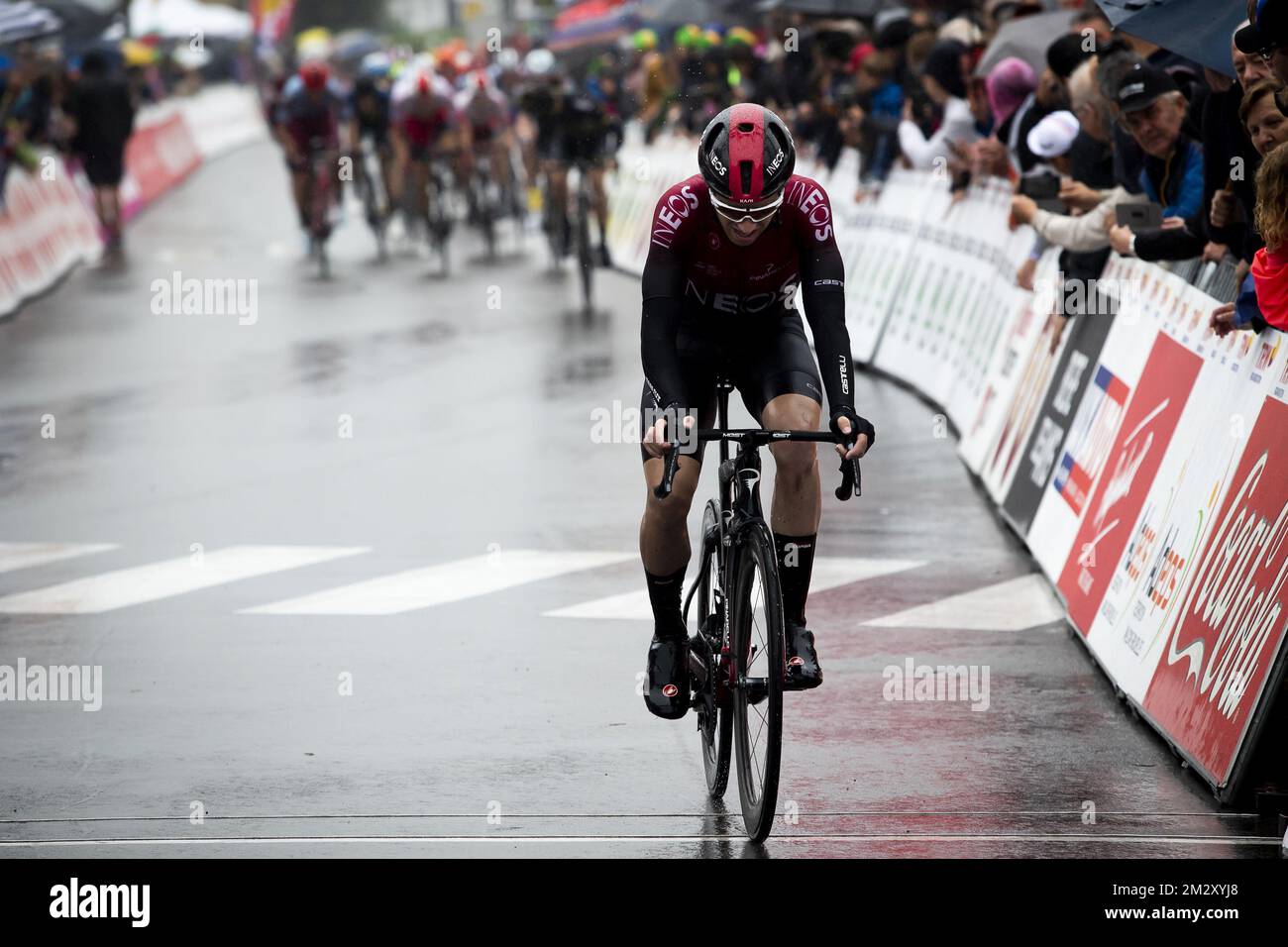 British Chris Lawless von Team Ineos überquert die Ziellinie der zweiten Etappe des Radrennens Tour De Wallonie, 170,4 km von Waremme nach Beyne-Heusay, am Sonntag, den 28. Juli 2019. BELGA FOTO KRISTOF VAN ACCOM Stockfoto