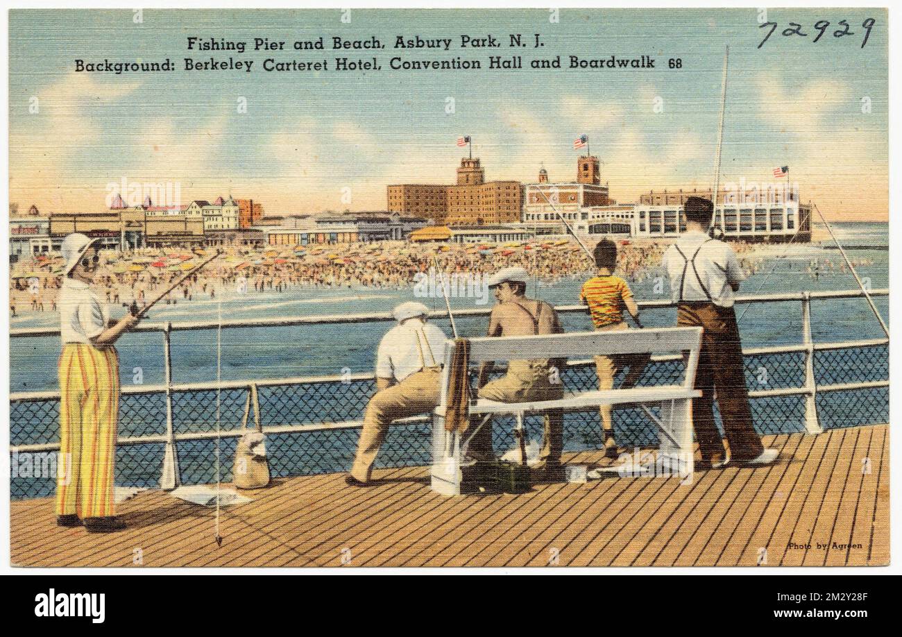 Angelpier und Strand, Asbury Park, N. J. Hintergrund: Berkeley Carteret Hotel, Kongresshalle und Promenade, Piers & Kaianlagen, Strände, Hotels, kommerzielle Einrichtungen, Tichnor Brothers Collection, Postkarten der Vereinigten Staaten Stockfoto