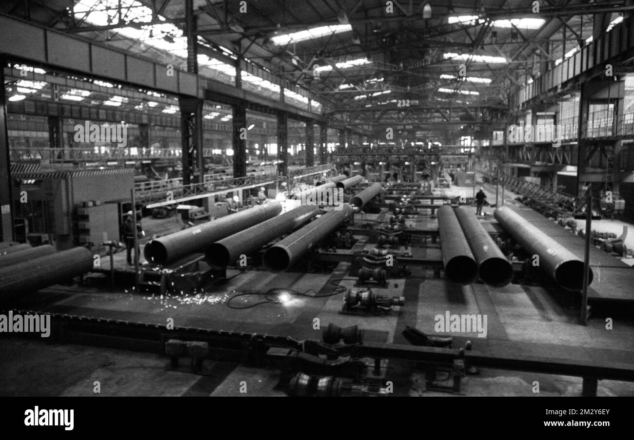 Die Thyssen-Rohrfabrik hier in Duisburg im Jahr 1968 produzierte große Rohre für den internationalen Markt Deutschland Stockfoto