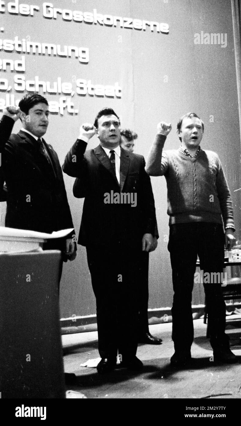 Der 2.. Kongress der sozialistischen Deutschen Arbeiterjugend (SDAJ), der Jugendorganisation der DKP, fand am 3. Dezember 1969 in der statt Stockfoto