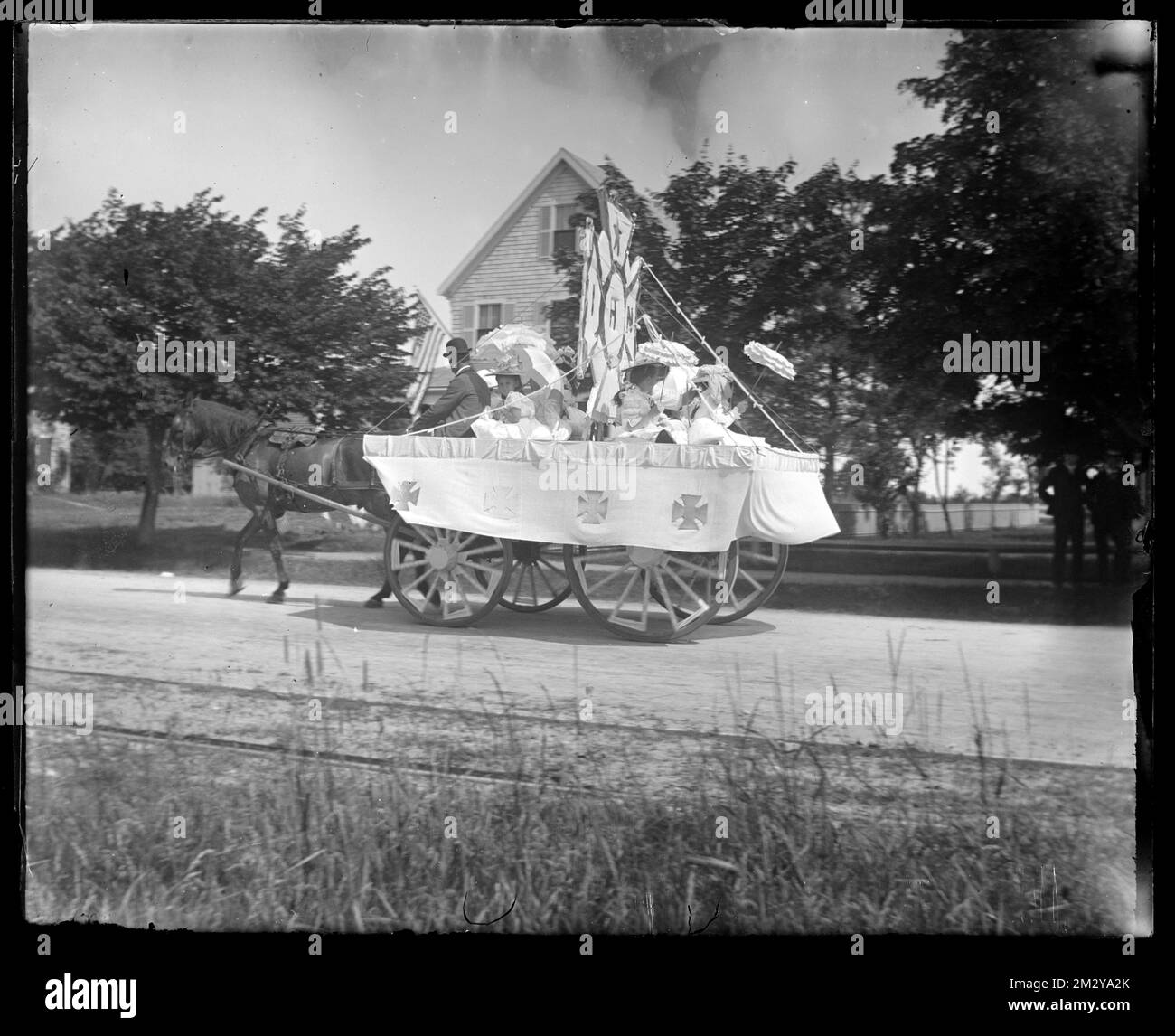 Floß (ein Pferd), Floß Paraden, Paraden und Prozessionen. Hingham Public Library Glass Slide Kollektion Stockfoto