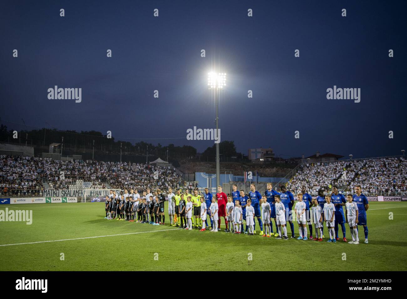 Gents Spieler wurden zu Beginn des Spiels zwischen dem belgischen Fußballverein KAA Gent und der kroatischen Mannschaft HNK Rijeka, der Rückspielpartie der UEFA Europa League am Donnerstag, den 29. August 2019 in Rijeka, Kroatien, gezeigt. Gent gewann die erste Etappe 2:1. BELGA FOTO JASPER JACOBS Stockfoto