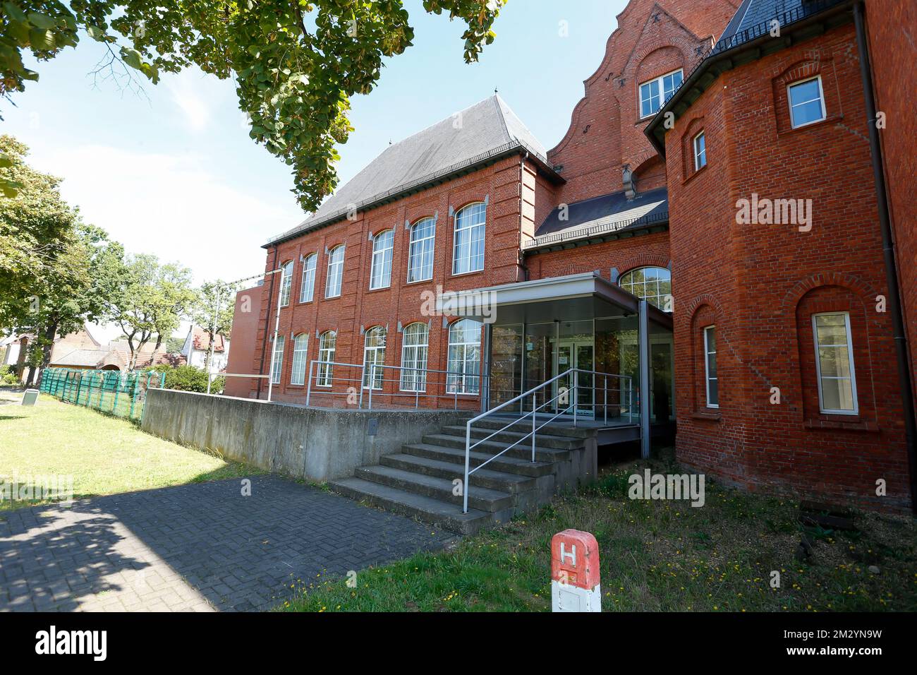 Abbildung zeigt die Schule „Selam College“ in Genk, Freitag, 30. August 2019. Der flämische Bildungsminister kündigte an, dass die Schule nicht die erforderlichen Arbeitserlaubnisse erhalten werde, und behauptete, dass die grundlegenden Menschenrechte nicht geachtet würden. BELGA FOTO NICOLAS MAETERLINCK Stockfoto