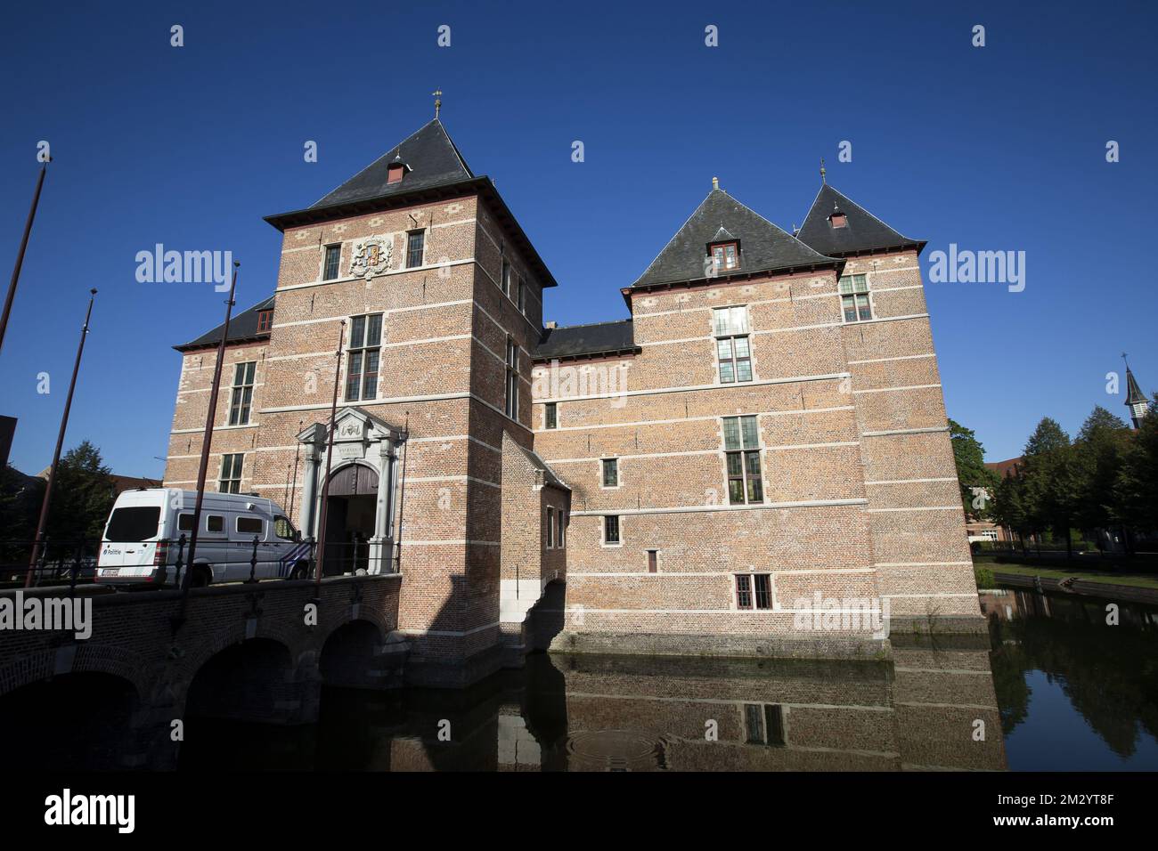 Abbildung zeigt das Gericht in Turnhout (Schloss Turnhout) nach dem Urteil im Fall des Einflussnahme-Fahrens des Politikers Van Dijck am Polizeigericht Turnhout, Montag, den 02. September 2019. In den frühen Morgenstunden des 3. Juli stürzte der flämische Parlamentsvorsitzende Kris Van Dijck in einen geparkten Wohnwagen, nachdem er aus einer Bar zurückkehrte. Ein Test ergab, dass er schwer betrunken war. BELGA FOTO KRISTOF VAN ACCOM Stockfoto