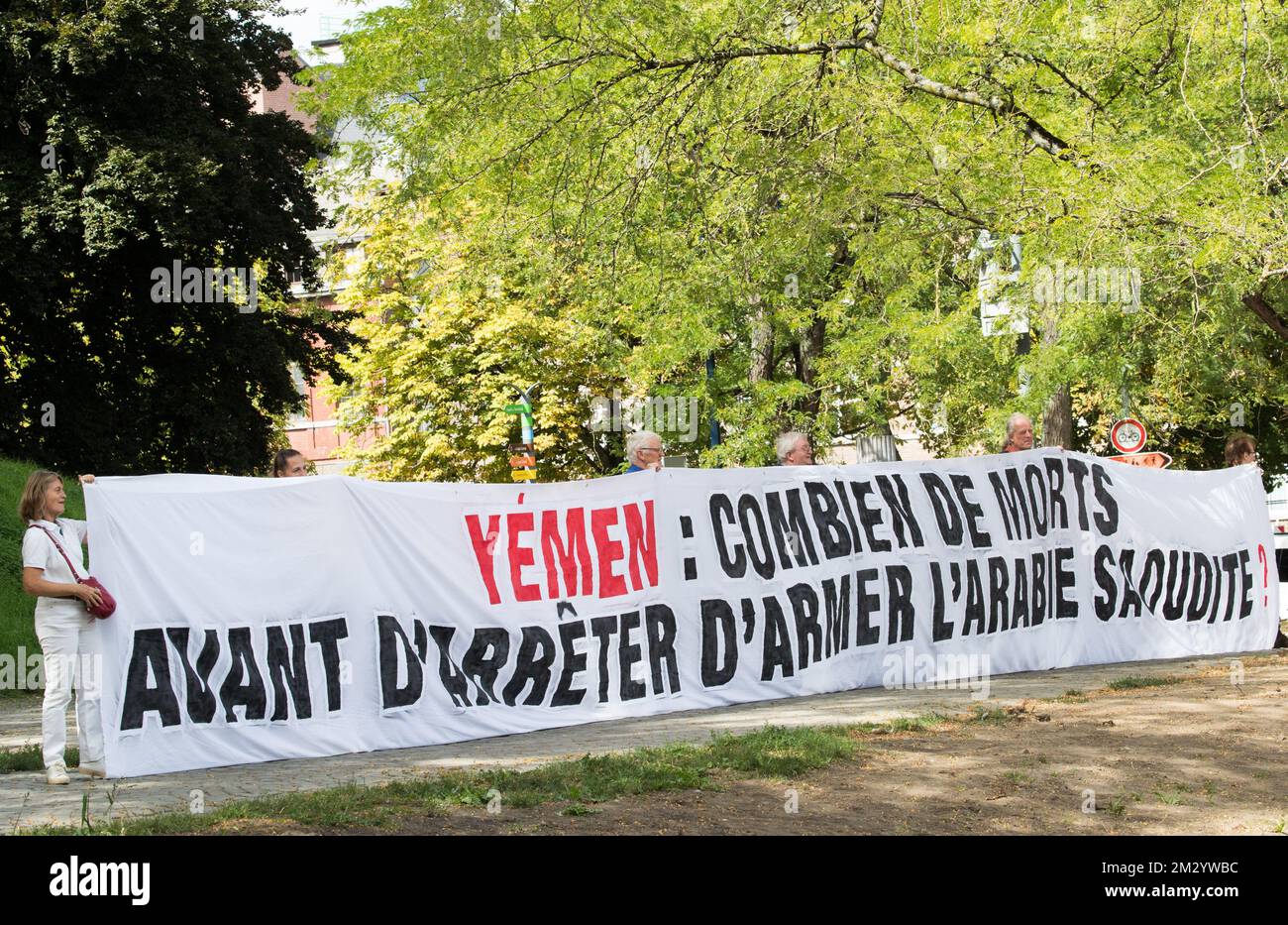 Das Schaubild zeigt eine Demonstration der anhaltenden Krise im Jemen vor dem Wallonischen Parlament vor dem "Baum" des wallonischen parlaments für das Jahr 2019-2020, am Mittwoch, den 04. September 2019, im wallonischen parlament in Namur. BELGA FOTO BENOIT DOPPPAGNE Stockfoto