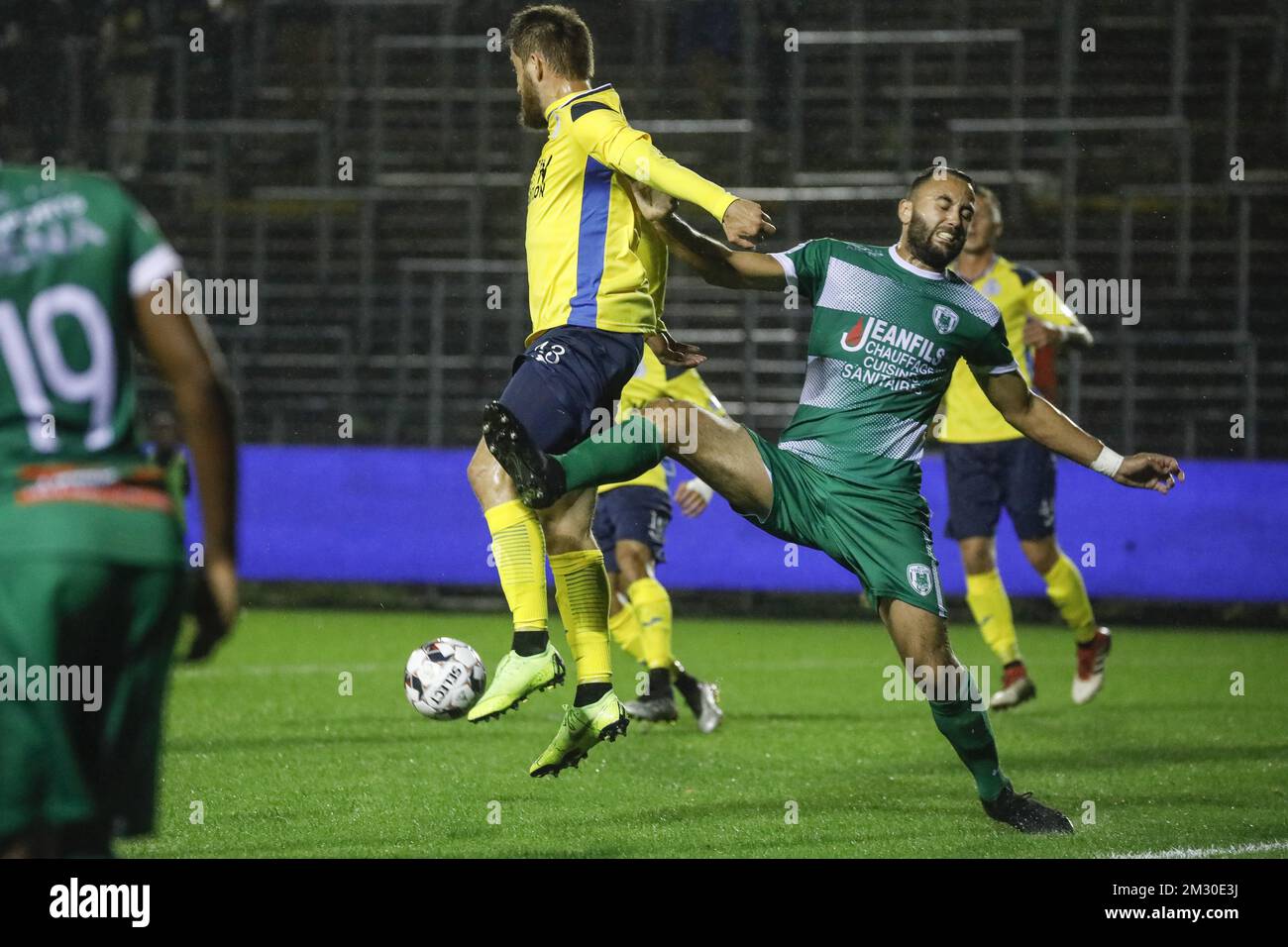 Nik Lorbek von der Union und Ridwane Bouchibti von Verlaine wurden während eines Fußballspiels zwischen Royal Union Saint-Gilloise (1B) und RCS Verlaine (2am) am Mittwoch, den 25. September 2019 in Brüssel im 1./16.. Finale des belgischen Pokals "Croky Cup" in Aktion dargestellt. BELGA FOTO THIERRY ROGE Stockfoto