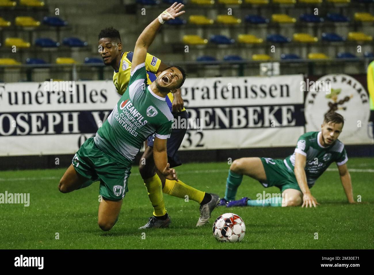 Isaiah Ahmad Young von der Union und Aladin Adovic von Verlaine in Aktion während eines Fußballspiels zwischen Royal Union Saint-Gilloise (1B) und RCS Verlaine (2am), Mittwoch, den 25. September 2019, in Brüssel, im 1./16.. Endspiel des belgischen Pokals "Croky Cup". BELGA FOTO THIERRY ROGE Stockfoto