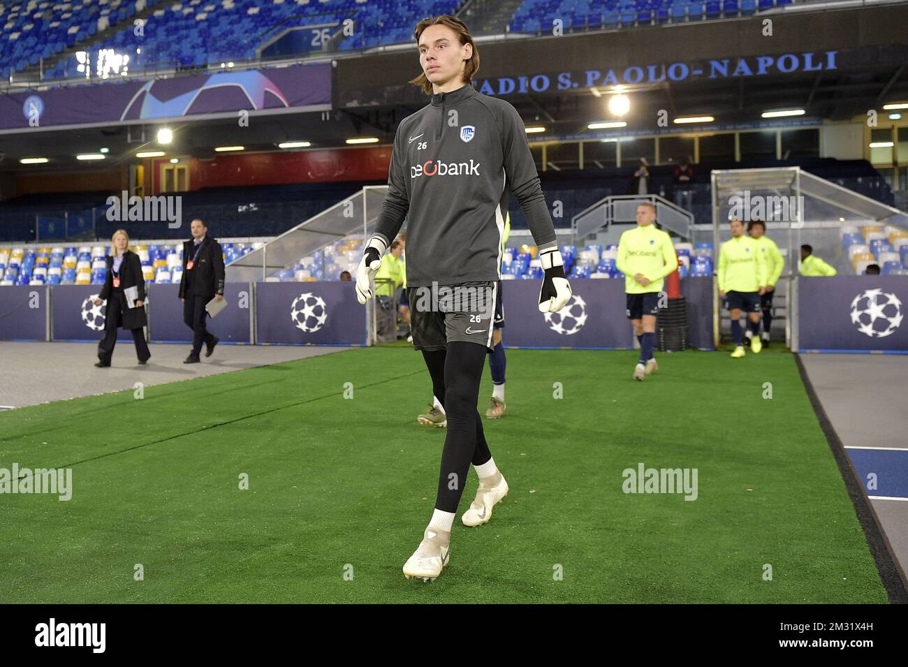 Genks Torwart Maarten Vandevoordt wurde vor Beginn eines Trainings der belgischen Fußballmannschaft KRC Genk in Neapel, Italien, am Montag, den 09. Dezember 2019, fotografiert. Morgen spielt Genk den italienischen Verein SSC Napoli in der Gruppenphase der UEFA Champions League. BELGA FOTO YORICK JANSENS Stockfoto