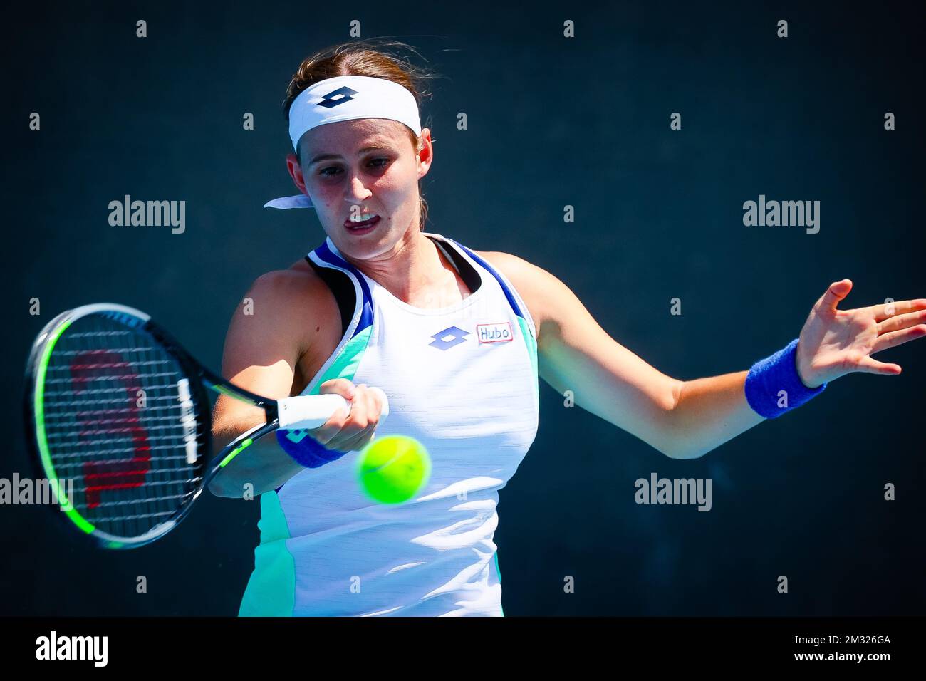 Belgischer Greet Greetje Minnen (WTA 119) in Aktion während eines Tennisspiels gegen Belo-Russian Sasnovich (WTA 94), in der ersten Runde des Frauenwettbewerbs „Australian Open“ Tennis Grand Slam, Dienstag, 21. Januar 2020 in Melbourne, Australien. BELGA FOTO PATRICK HAMILTON Stockfoto