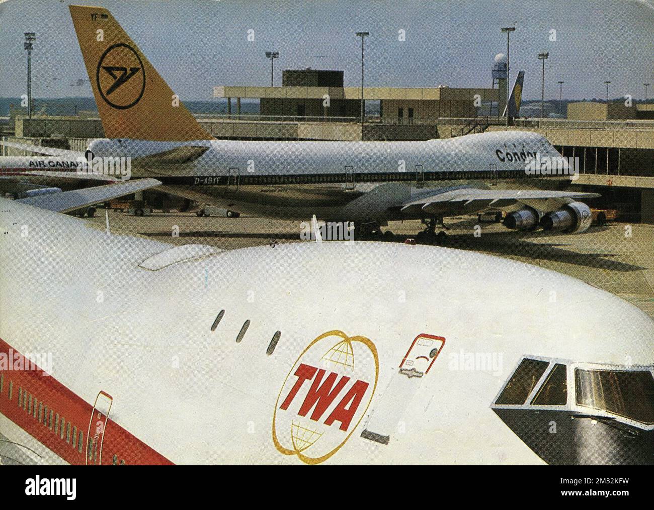 Aereo di linea Fotos und Bildmaterial in hoher Auflösung Alamy