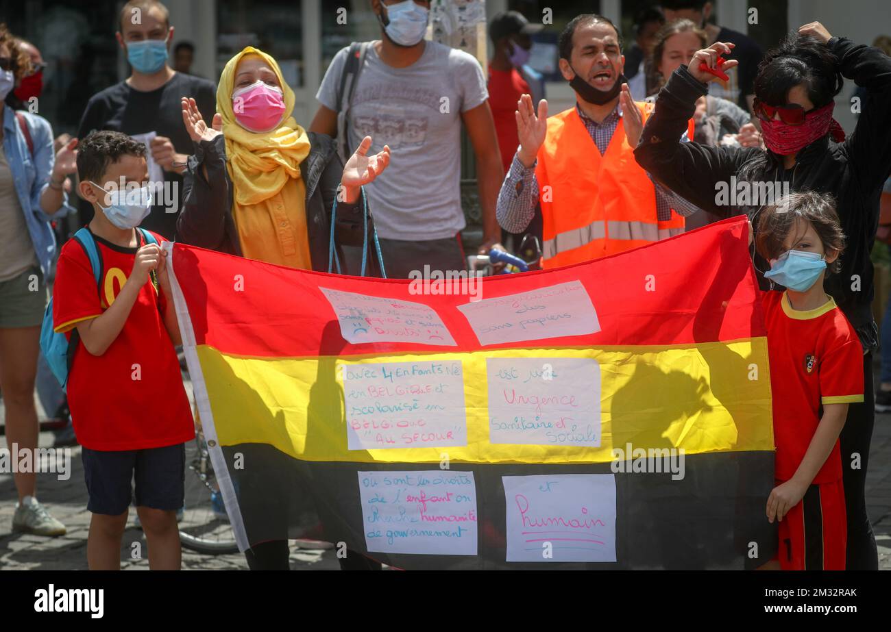Abbildung zeigt eine Demonstration von "Sans-Papiers/Mensen zonder papieren", illegale Flüchtlinge, Samstag, den 20. Juni 2020 in Brüssel. BELGA PHOTO VIRGINIE LEFOUR Stockfoto