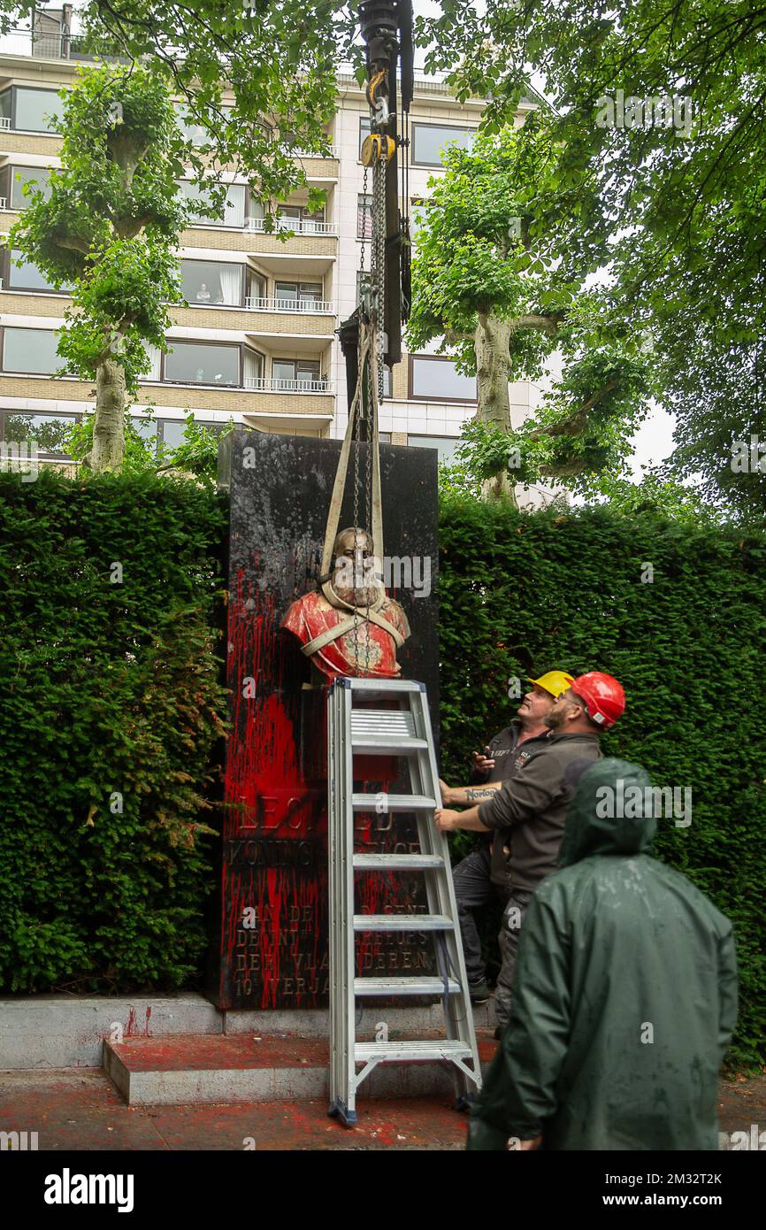 Die Abbildung zeigt die Entfernung einer Statue von König Leopold II. Von Belgien in Gent, Dienstag, den 30. Juni 2020, inmitten von Diskussionen, um alle Statuen von Leopold 2 aufgrund der Missetaten in seiner ehemaligen Kolonie Kongo zu stürzen. BELGA FOTO JAMES ARTHUR GEKIERE Stockfoto