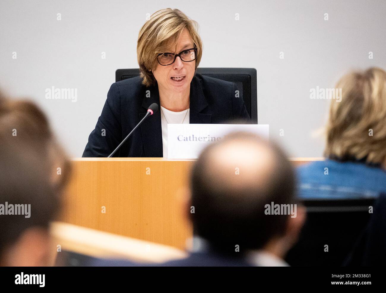 Die ehemalige generalkommissarin der Bundespolizei Catherine De Bolle nahm am Dienstag, den 01. September 2020, auf einer Sitzung der gemeinsamen Kommission für Justiz und Inneres des bundesparlaments in Brüssel zum Chovanec-Fall auf. Jambon, jetzt flämischer Ministerpräsident, war Bundesminister des Innern zum Zeitpunkt des Todes des slowakischen Staatsbürgers Jozef Chovanec in einer Polizeizelle am Flughafen BSCA Charleroi im Februar 2018. Vor kurzem hat die Witwe von Chovanec Videomaterial der Polizei mit dem Mann in seiner Zelle veröffentlicht, in dem ein Offizier tanzt, ein anderer einen Hitler-Gruß mitbringt. T Stockfoto