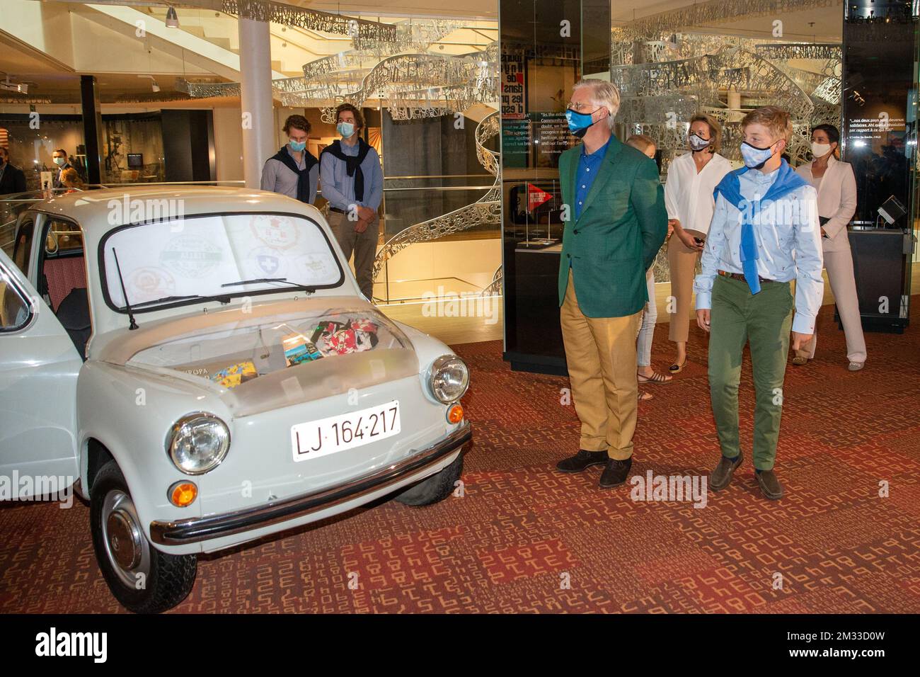 König Philippe - Filip von Belgien (C), abgebildet bei einem königlichen Besuch im Haus der europäischen Geschichte (Huis van de Europese Geschiedenis - Maison de l'histoire Europeennee), in Brüssel, Sonntag, den 20. September 2020. Zusammen mit dem autofreien Sonntag findet in Brüssel der Tag der offenen Denkmäler statt. BELGA FOTO NICOLAS MAETERLINCK Stockfoto
