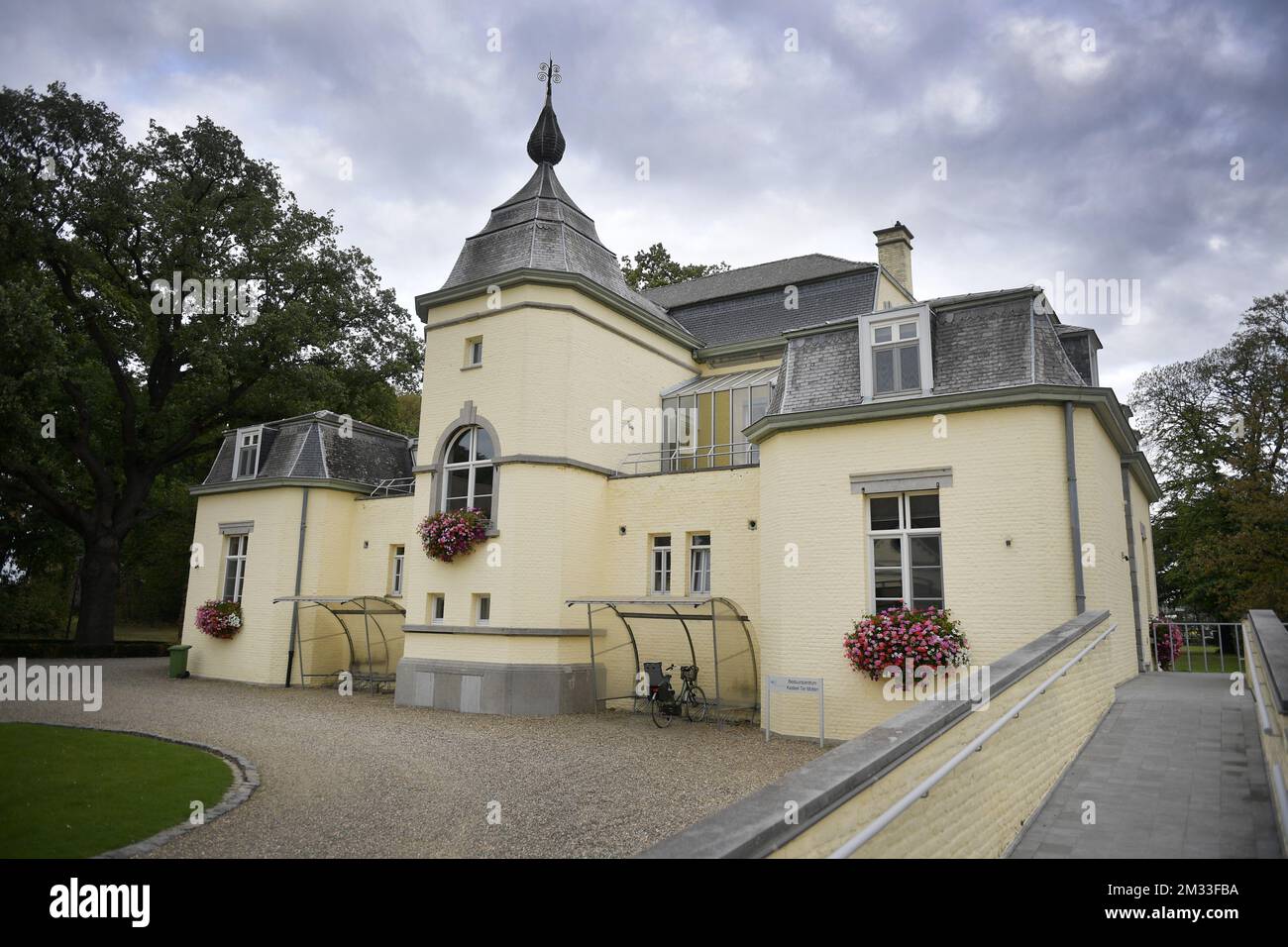 Abbildung zeigt das Rathaus in Dilsen-Stokkem, Mittwoch, den 23. September 2020. BELGA FOTO YORICK JANSENS Stockfoto