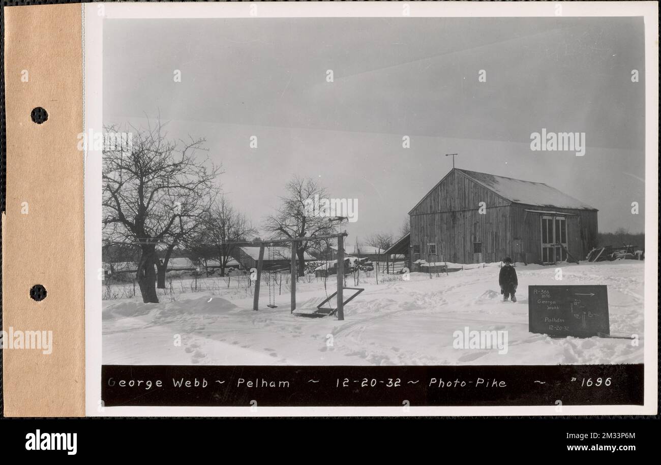 George Webb, Stall and Chicken House, Pelham, Mass., 20. Dez. 1932 : Parcel No 366-- Wasserwerke, Reservoirs Wasserverteilungsstrukturen, Immobilien, Wohngebäude, Kinder nach Altersgruppen, Scheunen, Hühnerställe Stockfoto