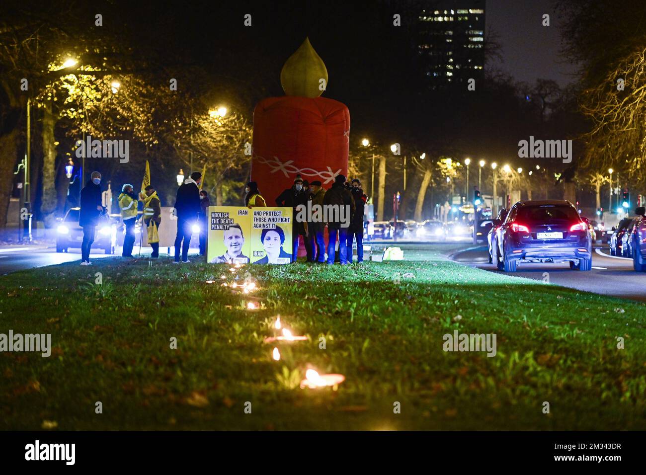 Abbildung zeigt Kerzen, die von Amnesty International zwischen dem Iran und den Botschaften des Quatars in Brüssel am Mittwoch, den 09. Dezember 2020, gezeigt wurden. Anlässlich des Menschenrechtstages sollen überall auf der Welt Kerzen angezündet werden. BELGA FOTO LAURIE DIEFFEMBACQ Stockfoto