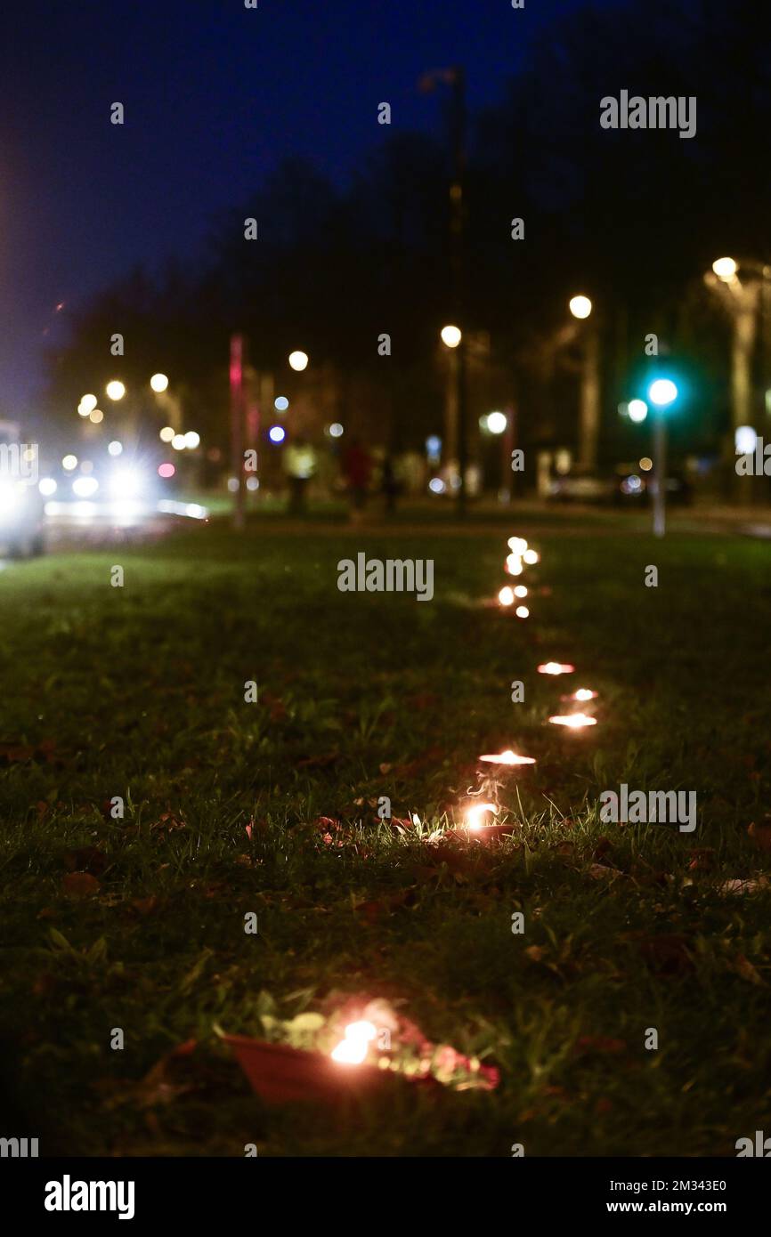 Abbildung zeigt Kerzen, die von Amnesty International zwischen dem Iran und den Botschaften des Quatars in Brüssel am Mittwoch, den 09. Dezember 2020, gezeigt wurden. Anlässlich des Menschenrechtstages sollen überall auf der Welt Kerzen angezündet werden. BELGA FOTO LAURIE DIEFFEMBACQ Stockfoto